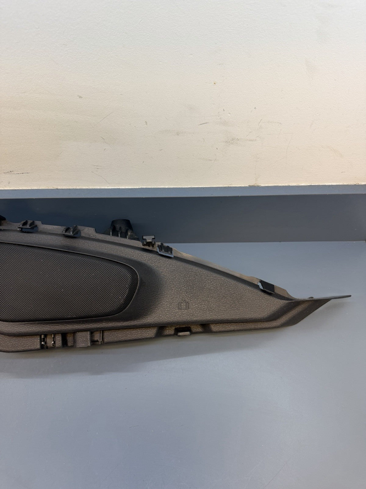 2013-2015 BMW X1 REAR RIGHT SIDE WINDOW SHELF SUPPORT W/ SPEAKER OEM 51462991854