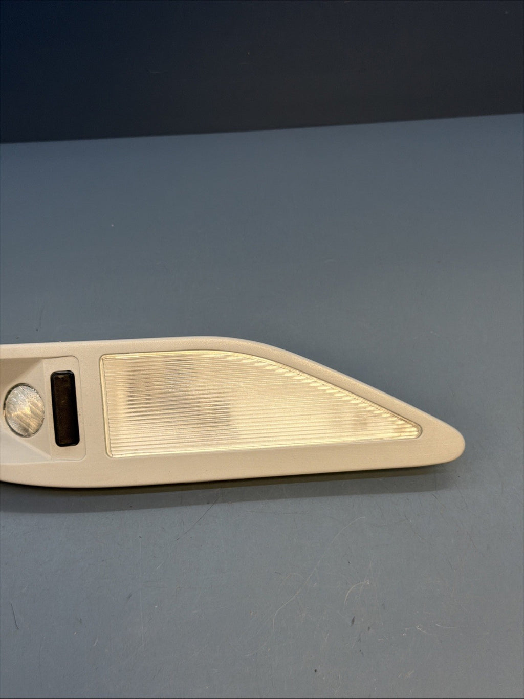 1997-2003 BMW 5 SERIES RIGHT REAR INTERIOR LIGHT OEM 8363612 GREY