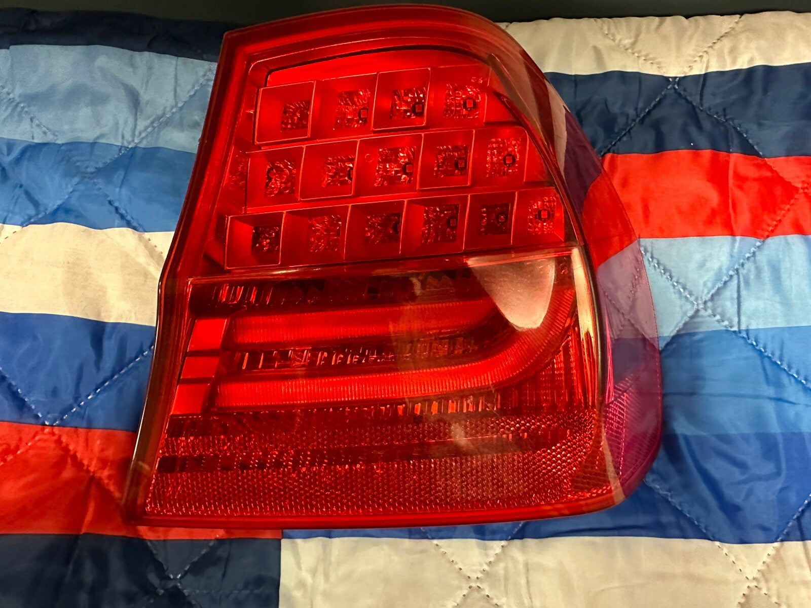 09-11 BMW E90 328 335 RIGHT PASSENGER SIDE OUTTER TAIL LIGHT OEM 7289430