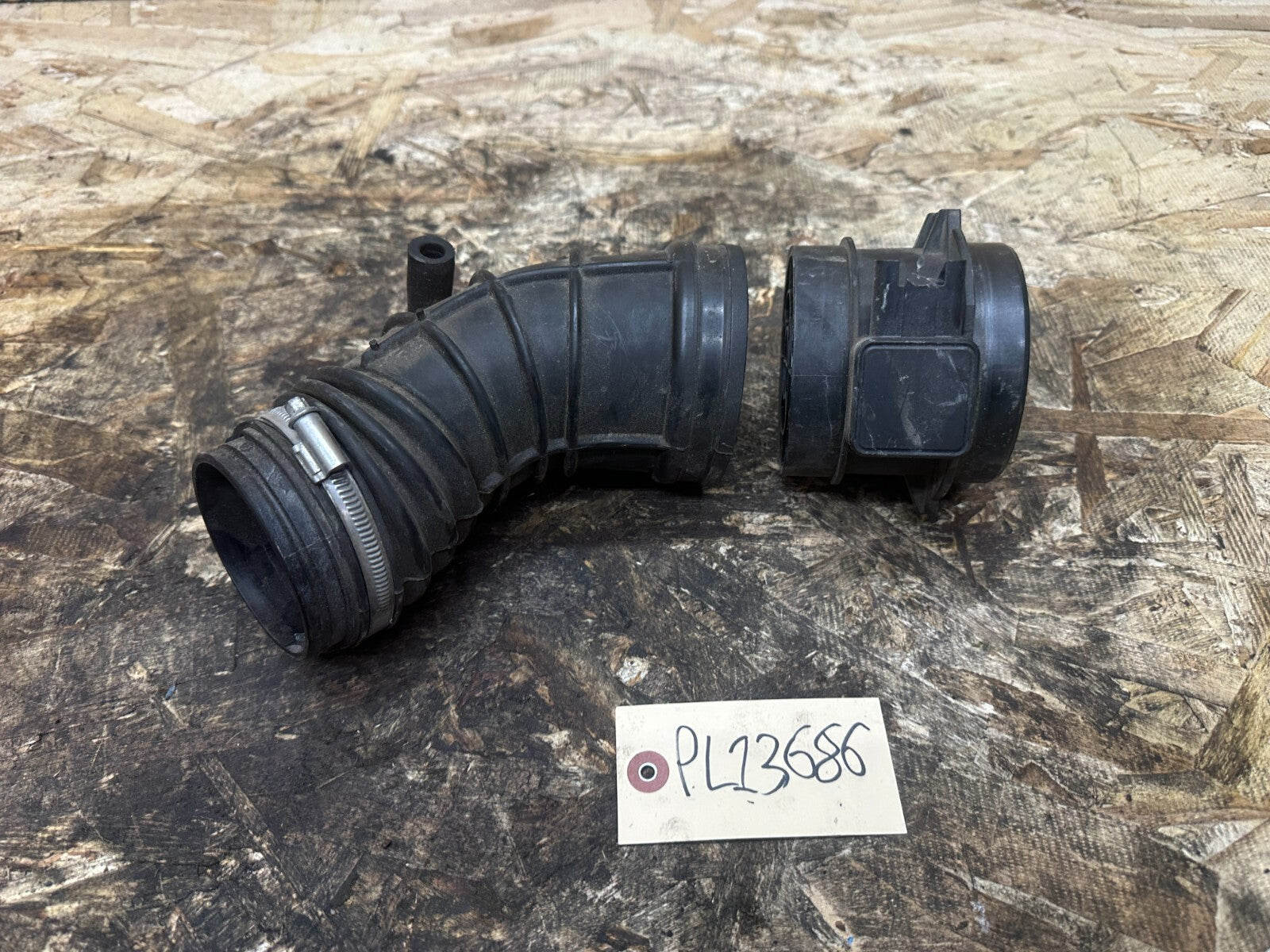 BMW 1999-2006 E46 MAF SENSOR MASS AIR FLOW SENSOR W INTAKE TUBE OEM 7513956