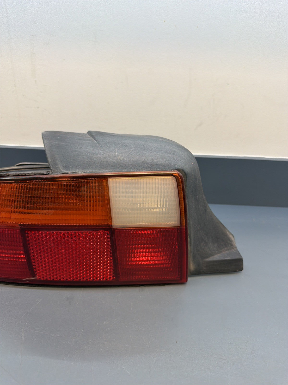 96-00 BMW Z3 ROADSTER REAR LEFT DRIVER SIDE TAIL LIGHT BRAKE STOP LAMP 8389713