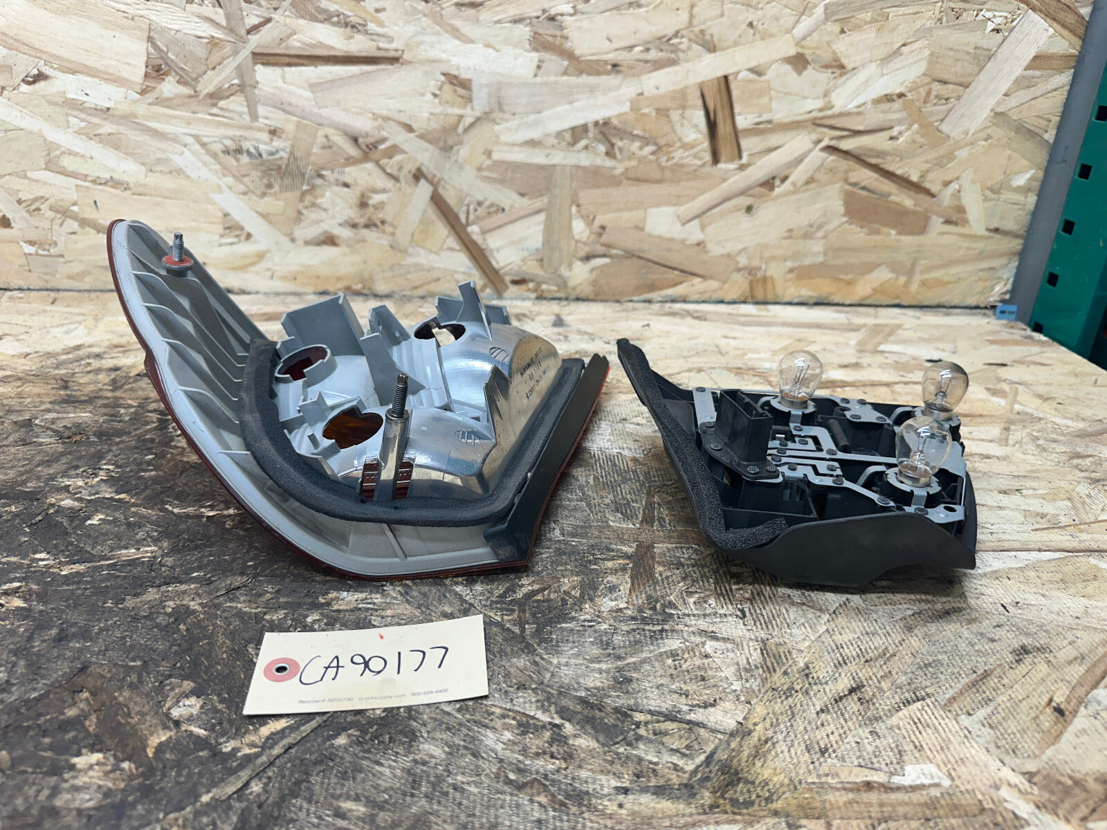BMW 97-05 E46 3 SERIES LEFT+RIGHT OUTER TAIL LIGHT SET 2PC OEM 8364921+8364922