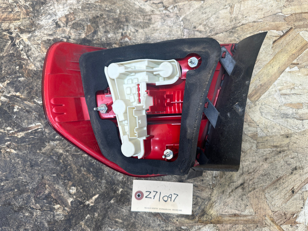 BMW 04-08 E90 3 SERIES OUTER FENDER TAIL LIGHT SET 2PC OEM 7161955+7161956