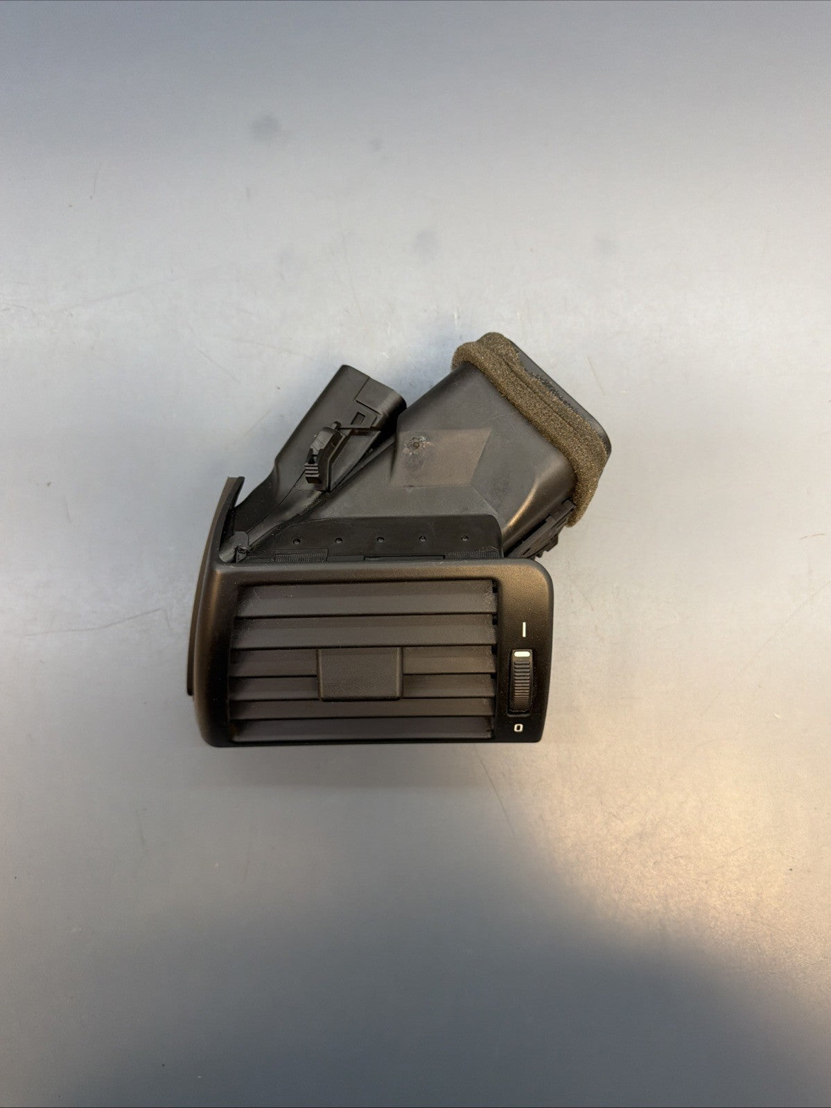 00-06 BMW E46 3 Series Left Air Vent Port A/C Genuine OEM 8361897