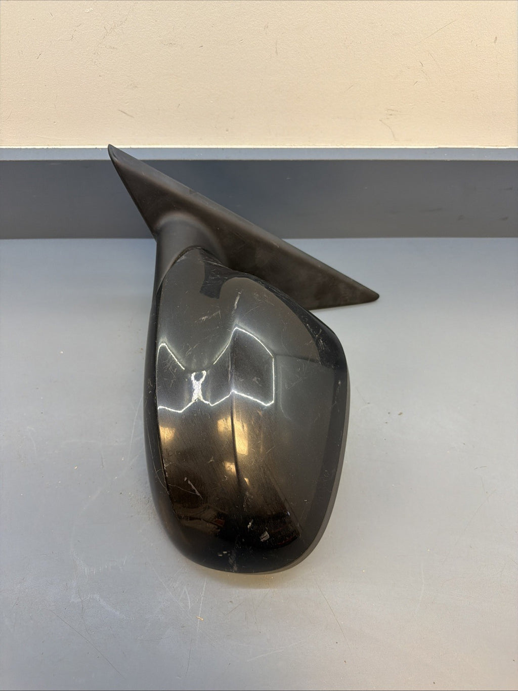 2009–2011 BMW 335i E90 Front Driver Side Mirror OEM 7182695