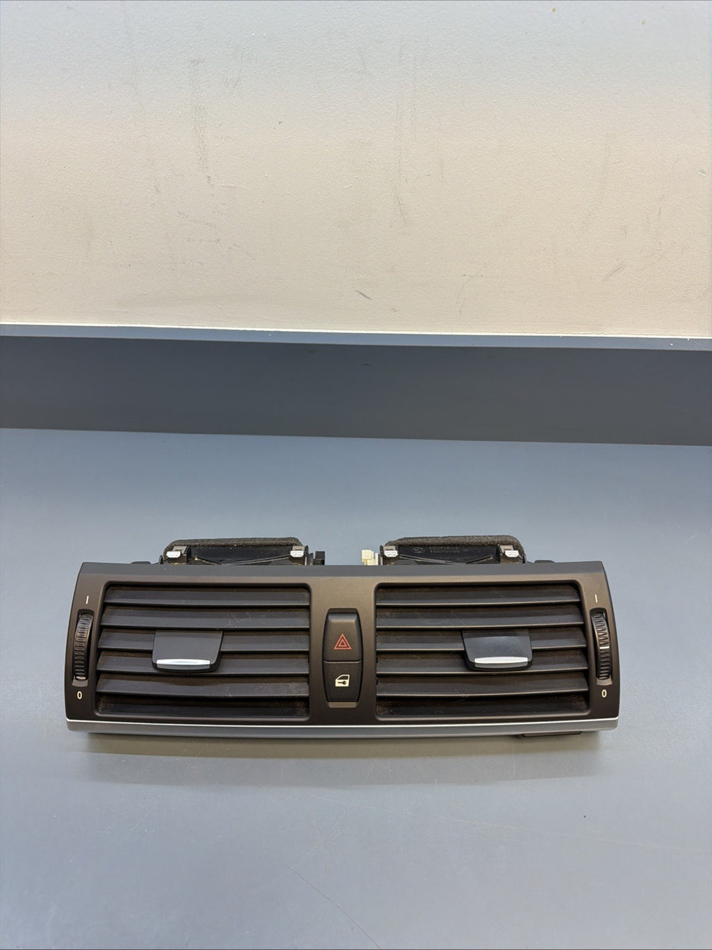 2007 -2013 BMW E70 X5 OEM FRONT DASH DASHBOARD AIR VENT GRILLE CENTER 9210705