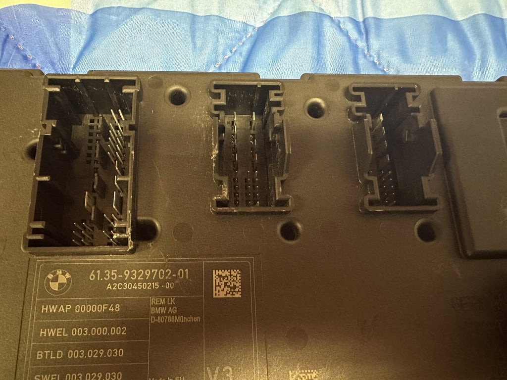 13-18 BMW 320i 328i FUSE BOX RELAY CONTROL MODULE UNIT OEM 9329702