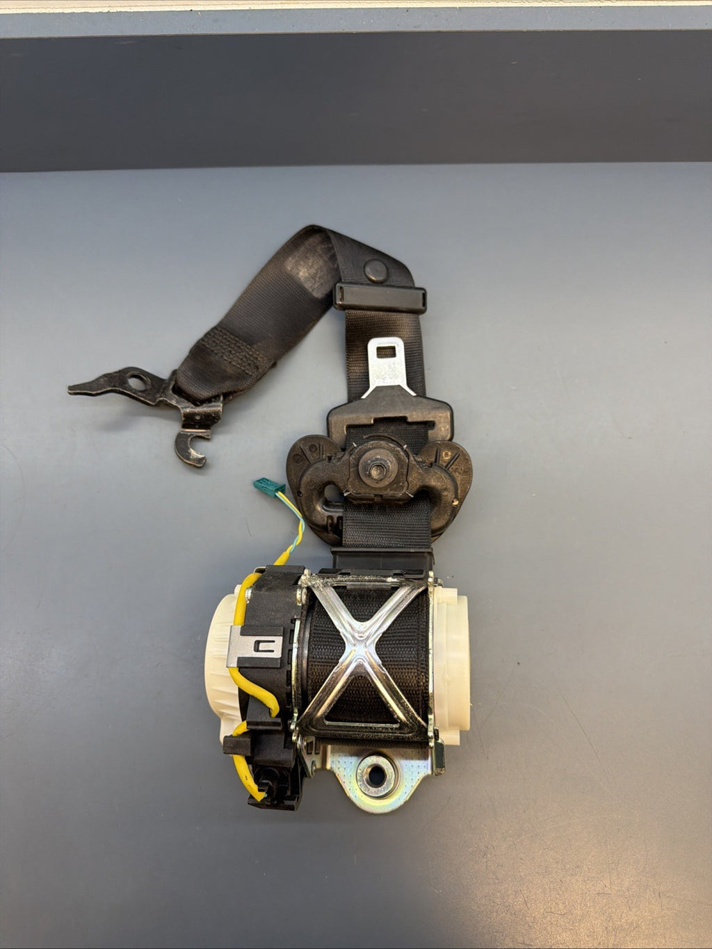 06-13 BMW E90 E92 Front Right Passenger Side Seat Belt Retractor 34072775 BLACK