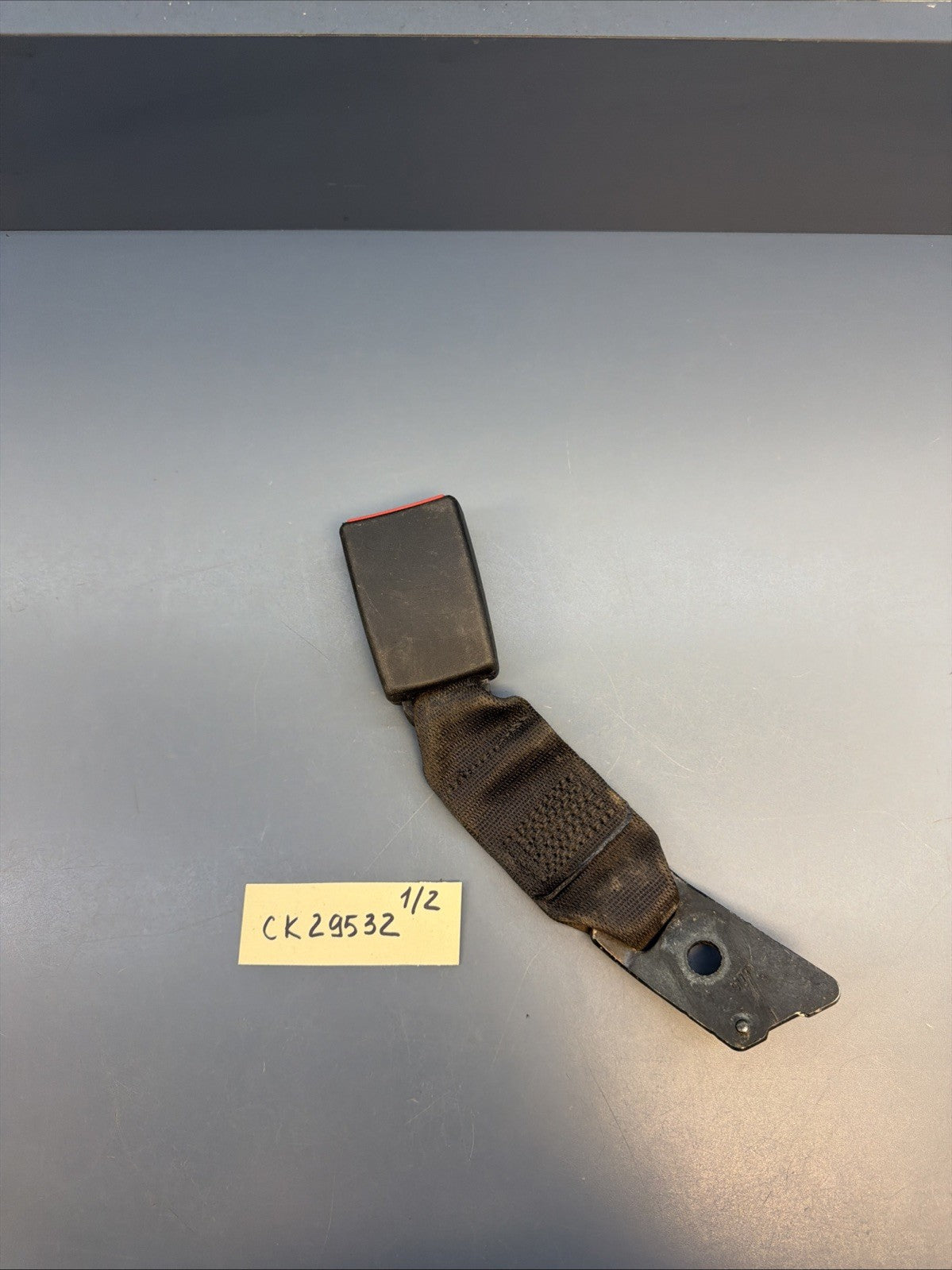 97-03 BMW E39 525i 530i 540i Rear Center Seat Belt Receptacle 8209836