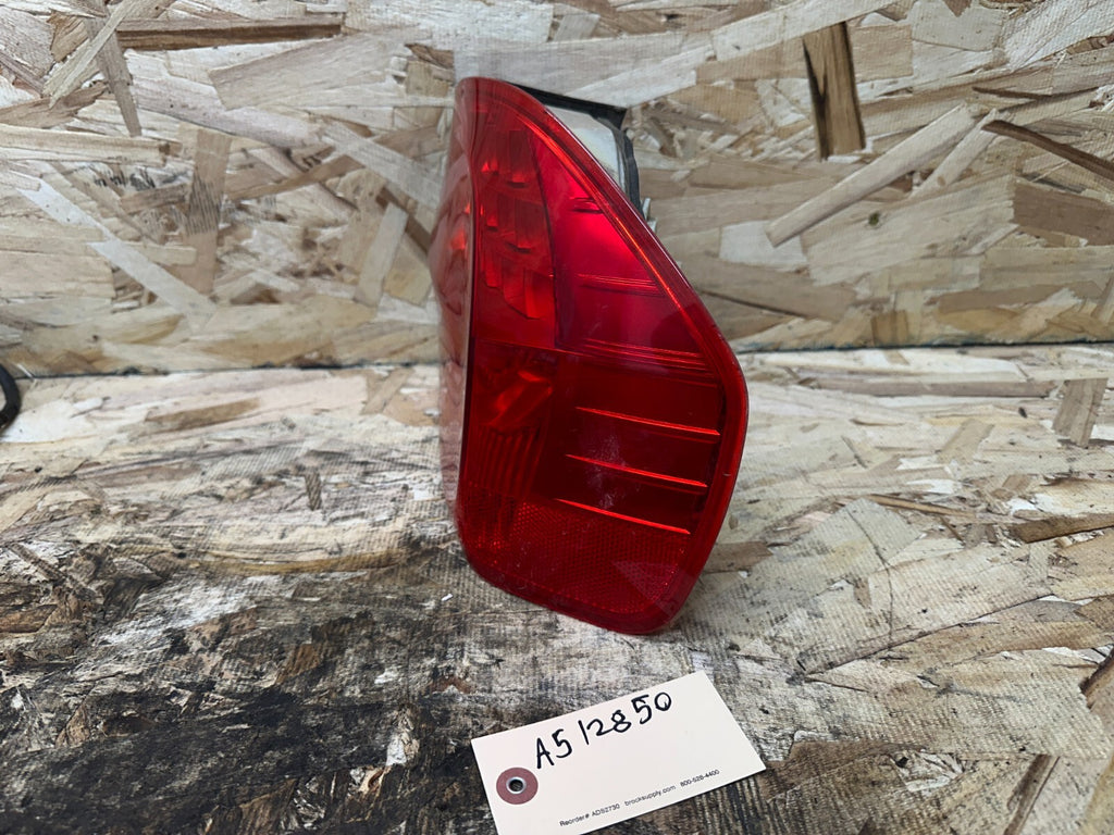 BMW 09-12 E90 LCI RIGHT/PASSANGER SIDE TAIL LIGHT SET OF 2 OEM 7289430/7154156