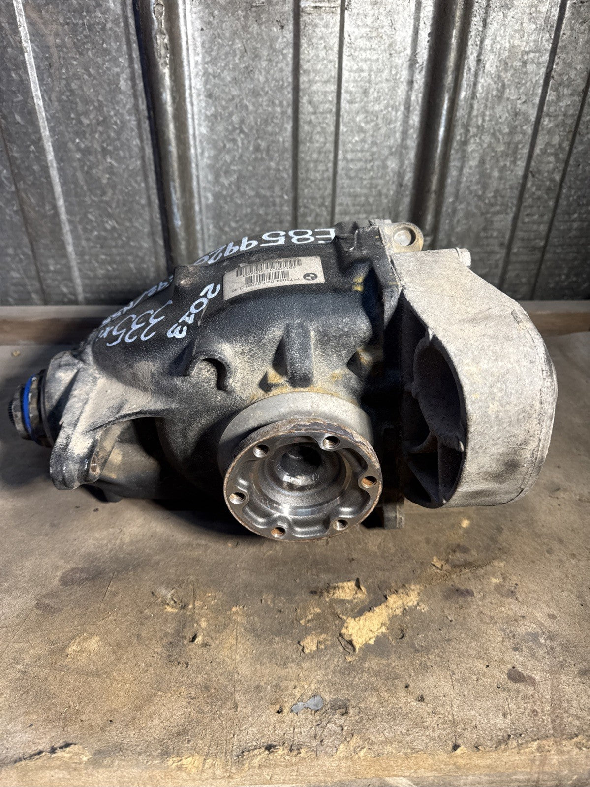 07-13 BMW E88 E90 E92 E93 135 335 Rear Axle Drive Differential Carrier 3.46