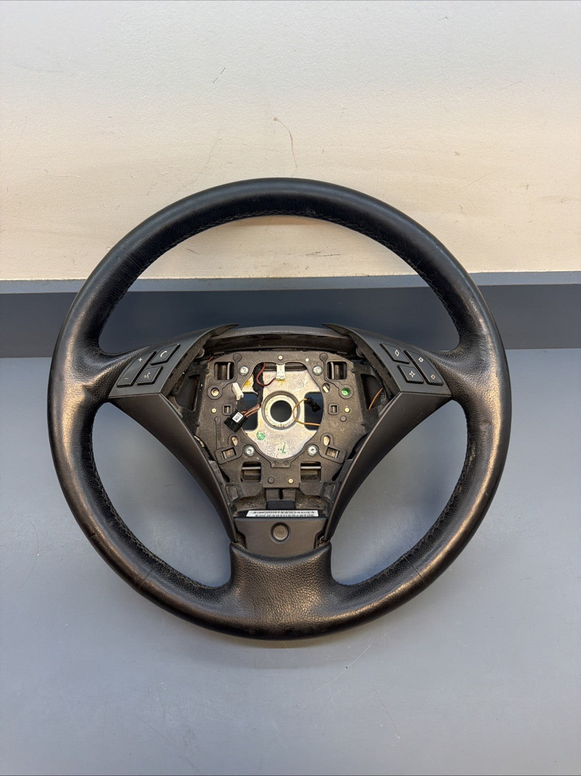 2004 - 2010 BMW E60 E61 5 SERIES STEERING WHEEL BLACK LEATHER 6057424 OEM