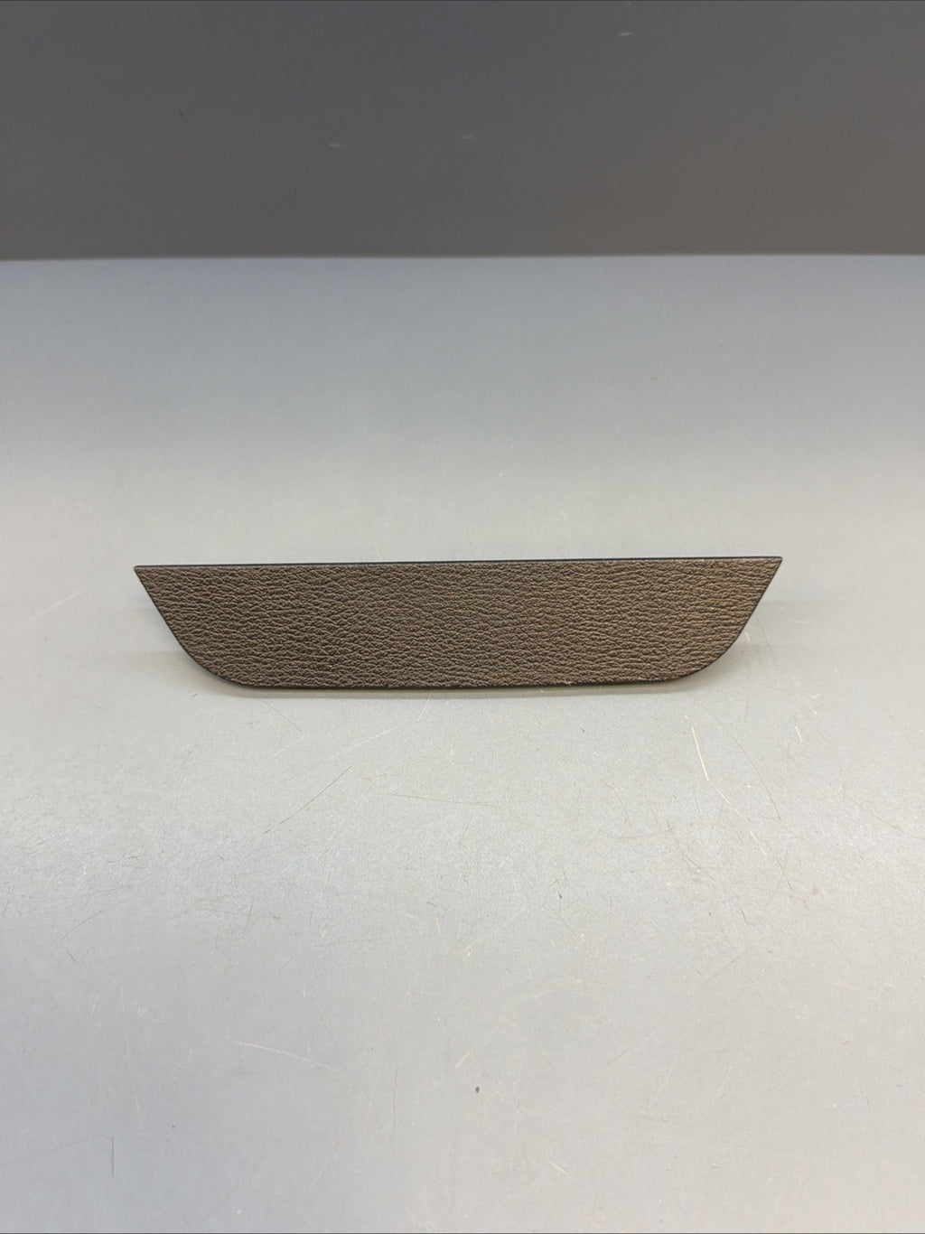 2018-2023 BMW X2 F39 RIGHT SIDE CENTER CONSOLE BOLT SCREW COVER TRIM CAP 9335227