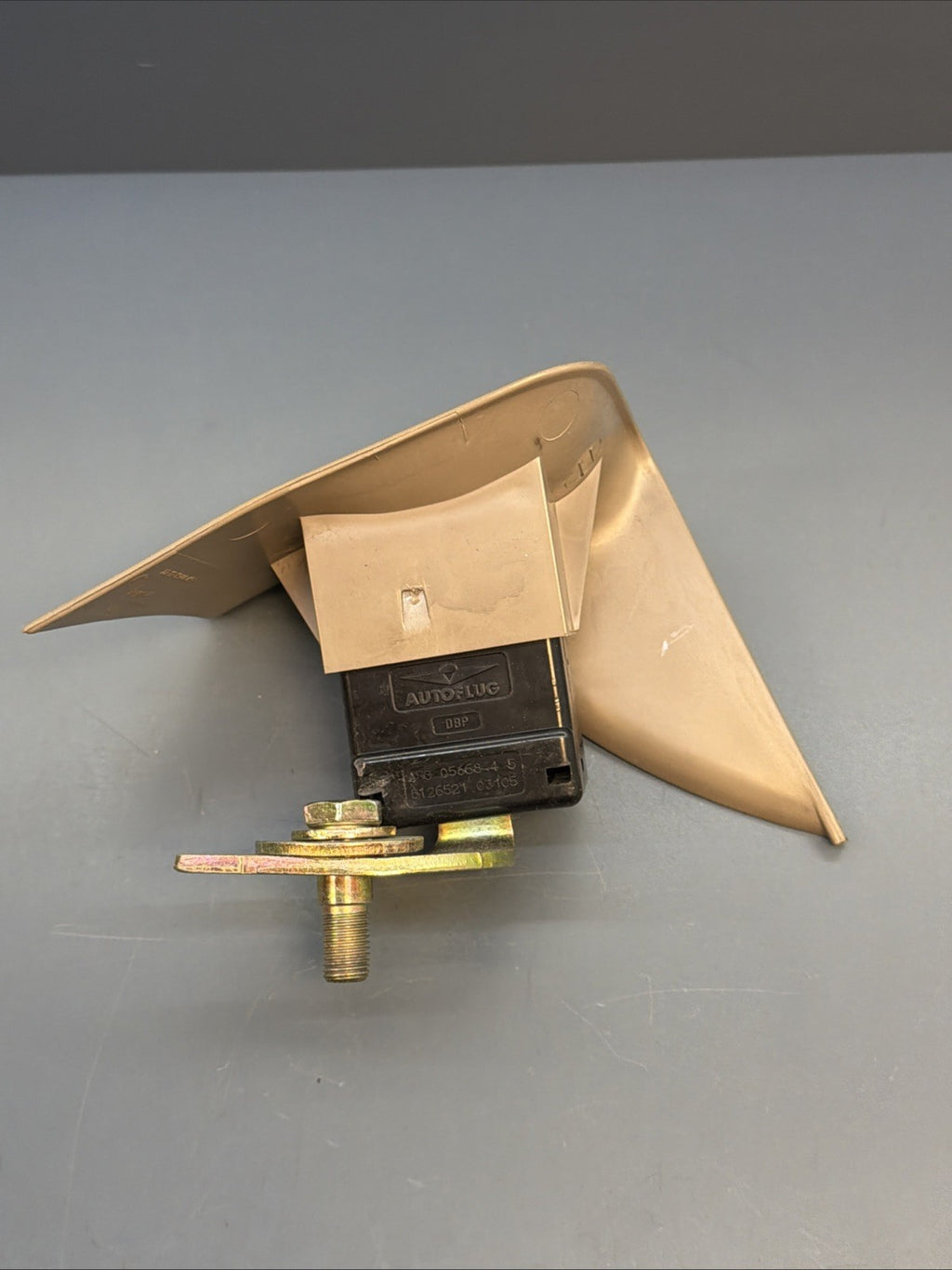 89-95 Bmw E34 5 Series Rear Left Seat Belt Buckle Latch Receiver Beige 8126521