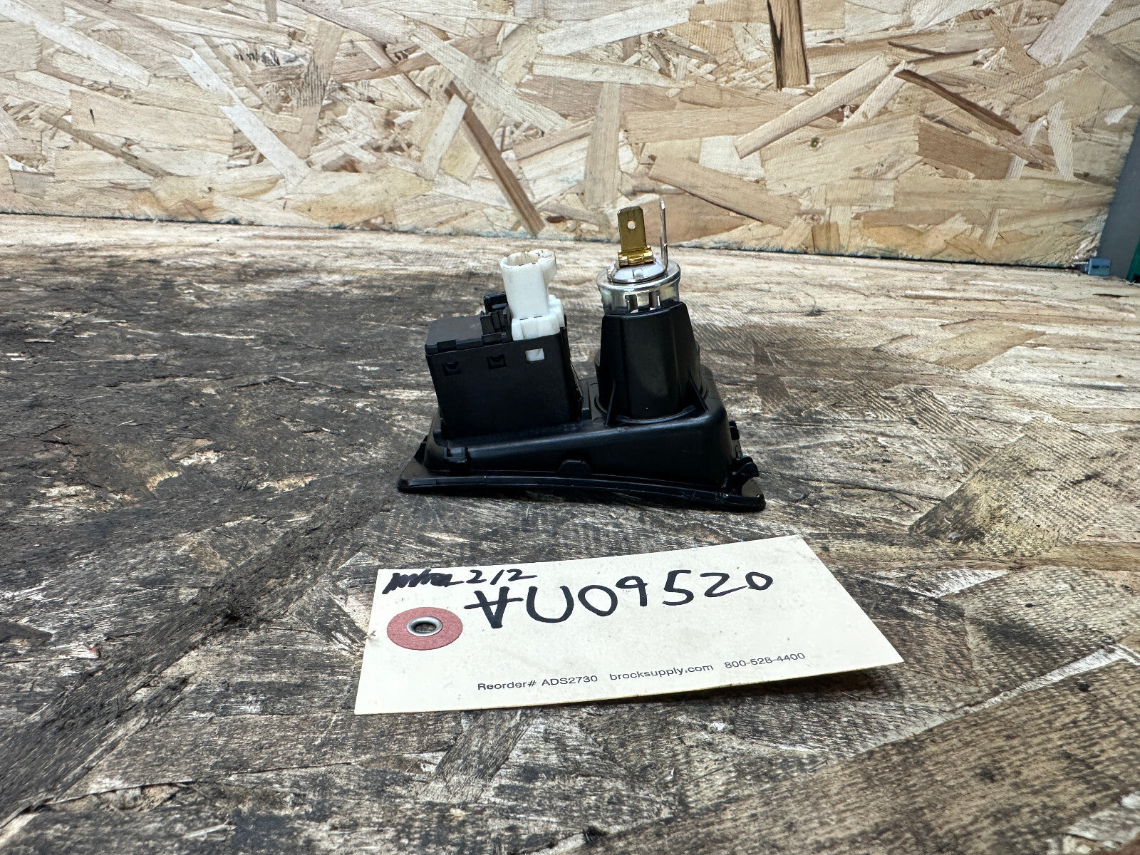 BMW 07-13 E88 E82 1 SERIES CIGGARETTE LIGHTER+AUX CONNECTOR OEM 9110410
