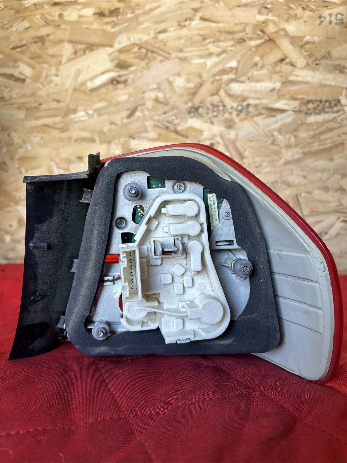09-11 BMW E90 3 SERIES 328i 335i REAR LEFT DRIVER SIDE OUTER TAIL LIGHT 4871735