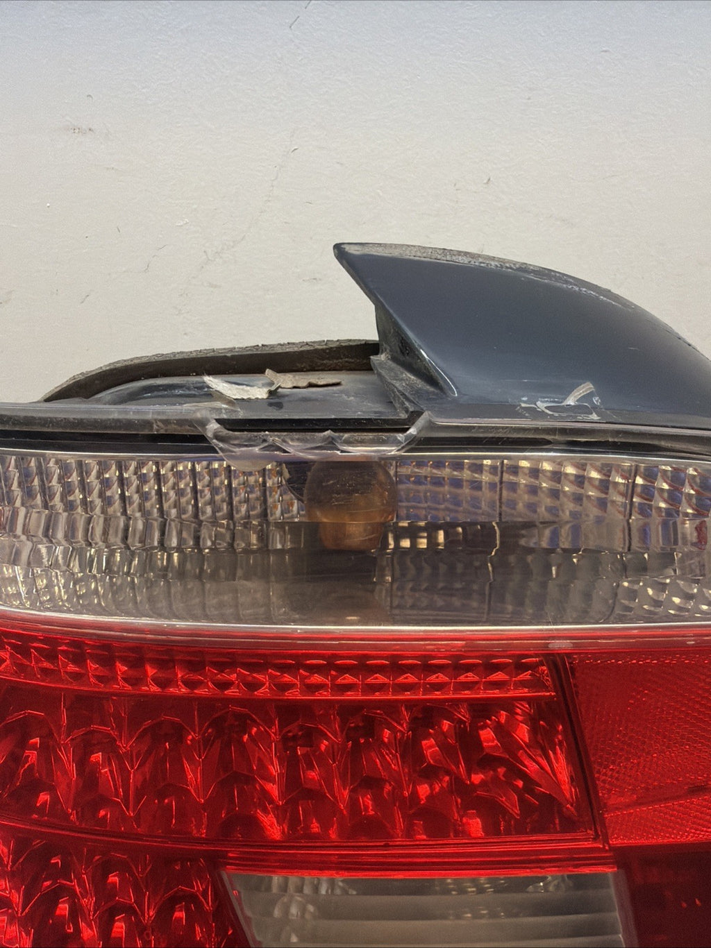 97-00 BMW 525i 530i 540i M5 E39 Rear Left Driver Side Tail Light Taillight *NOTE