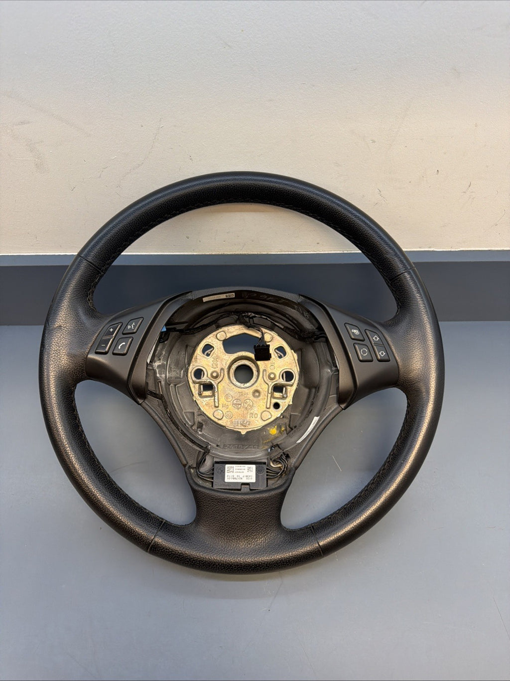 06-12 OEM BMW E90 E91 BASE Leather Steering Wheel Heated Multifunction 6795569