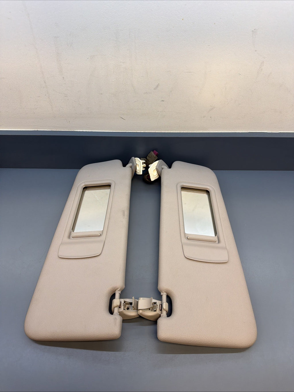 BMW E90 E91 E92 E93 Sun Visor Set OEM – Driver & Passenger 6905983
