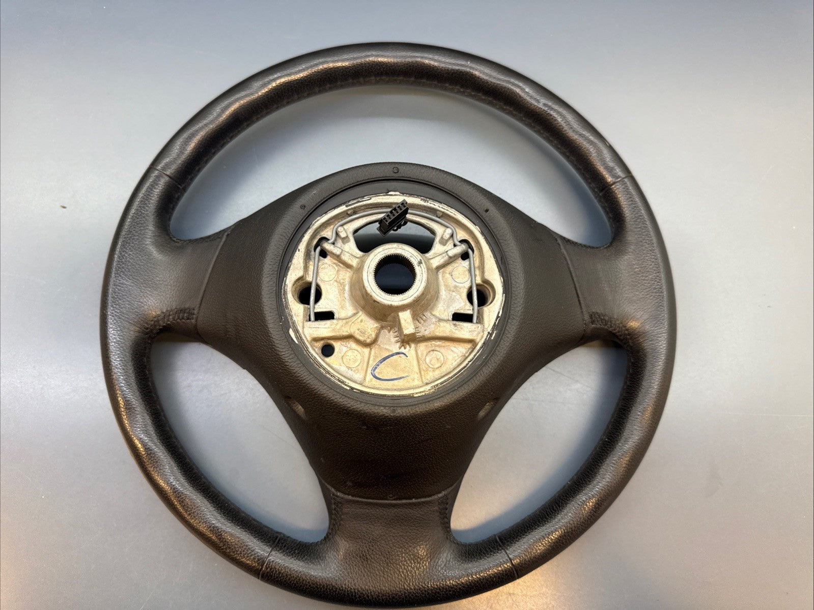 06-12 OEM BMW E90 E91 BASE Leather Steering Wheel Heated  Black 6795569