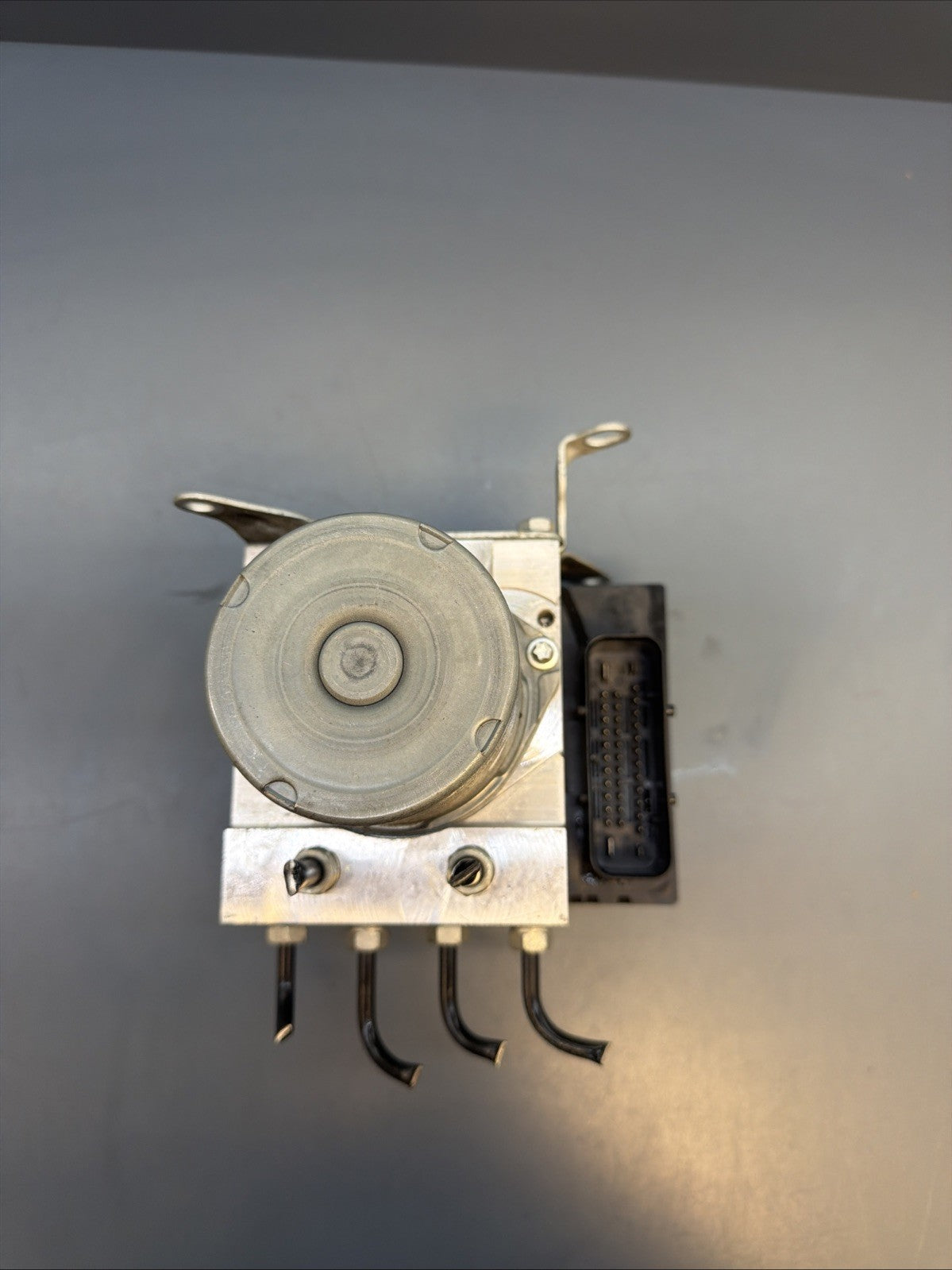 2007–2013 BMW 3 Series E90 E92 E93 ABS Pump / Control Module OEM 34516780161-01