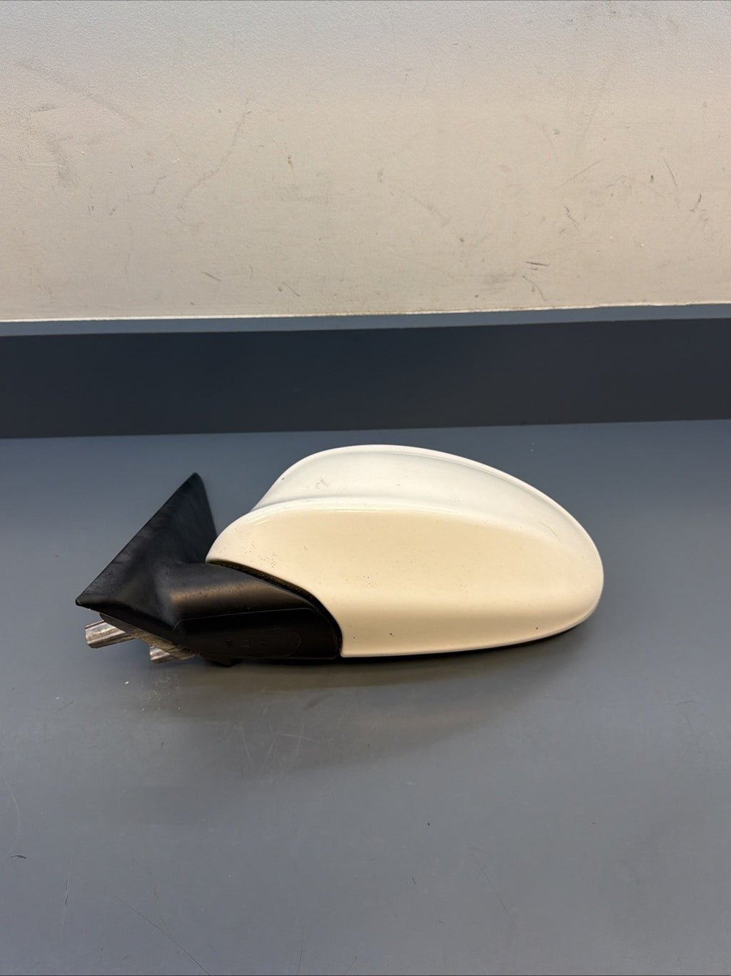 06-08 BMW E90 E91 325i Front Left Driver Side Rear View Mirror OEM White 