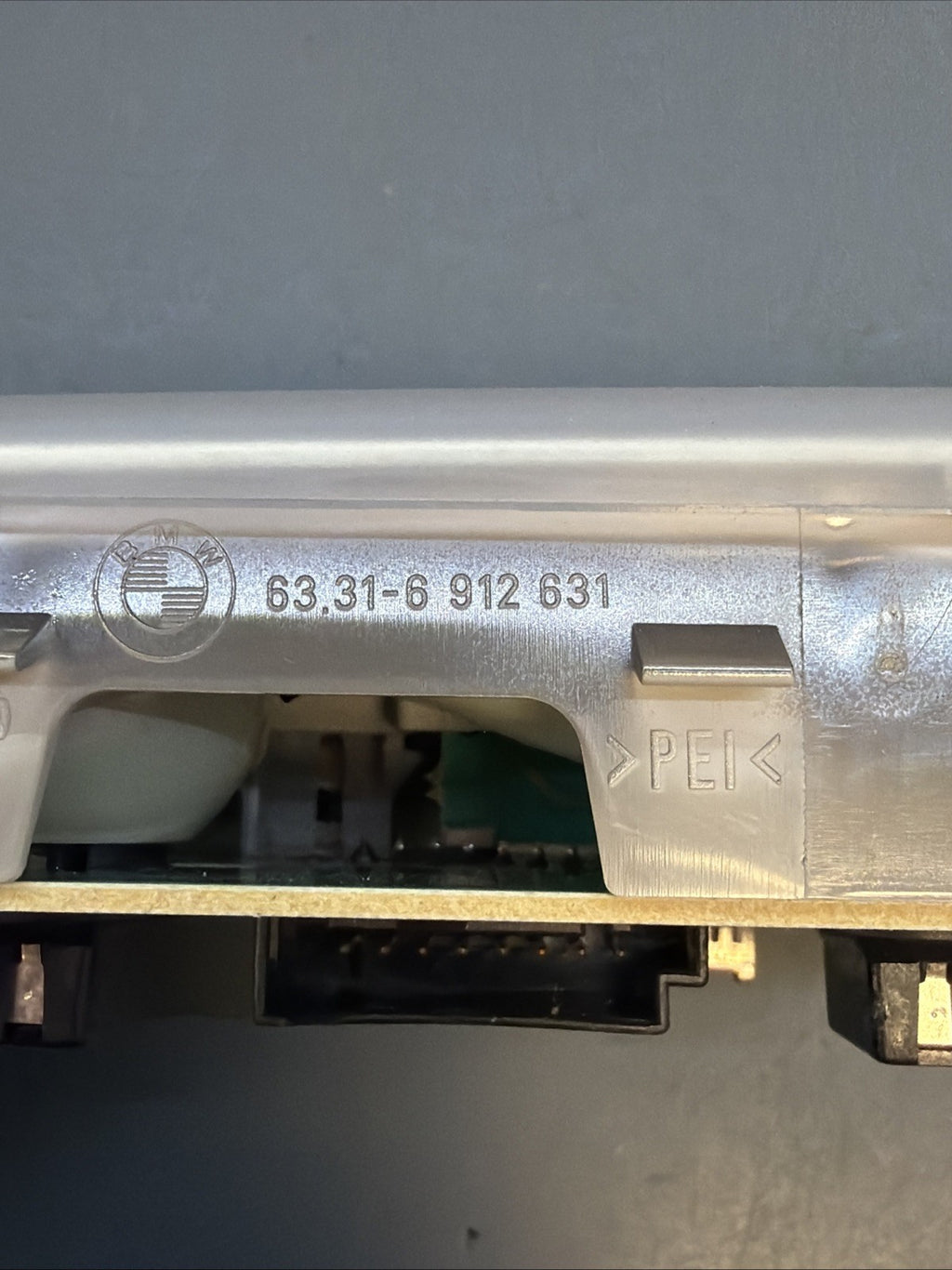 BMW 01-10 E60 5 SERIES FRONT INTERIOR OVERHEAD READING DOME LIGHT OEM 6912631