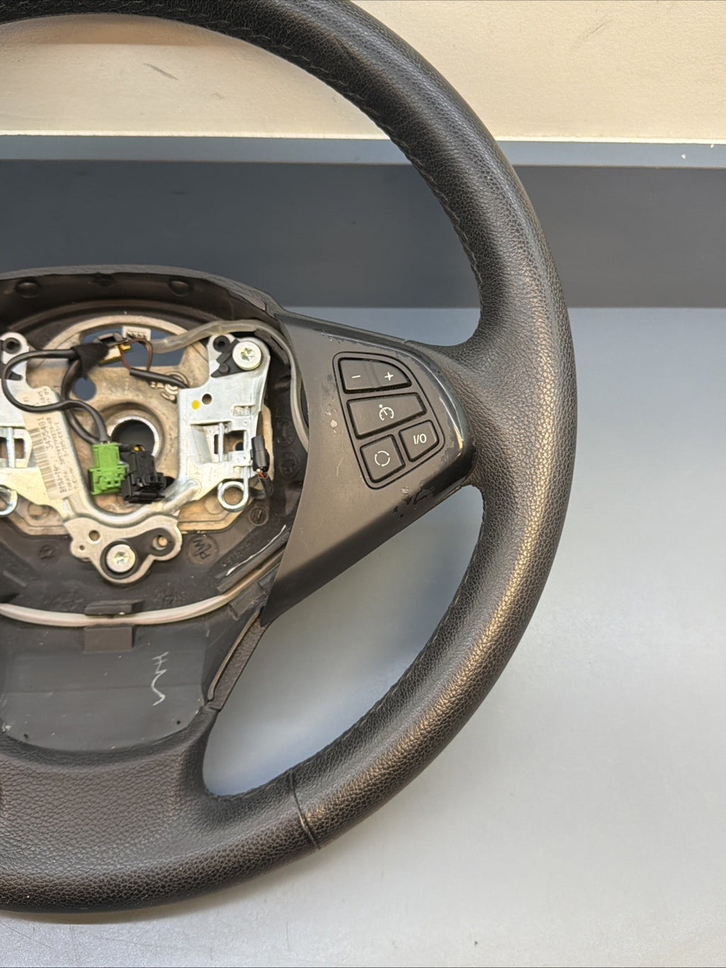 BMW 06-10 E83 X3 BLACK LEATHER STEERING WHEEL W MULTIFUNCTION CONTROLLS 3455481