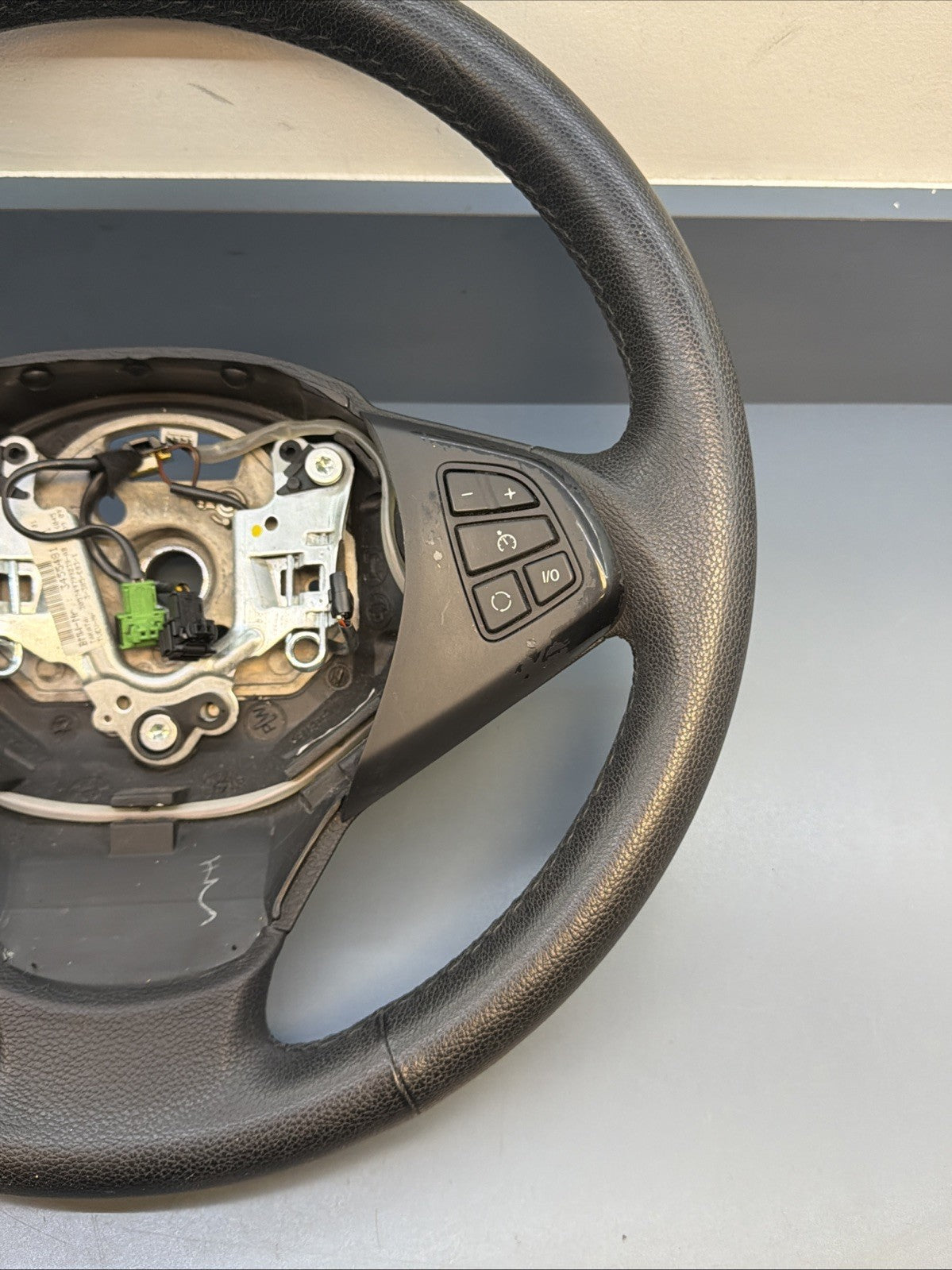 BMW 06-10 E83 X3 BLACK LEATHER STEERING WHEEL W MULTIFUNCTION CONTROLLS 3455481