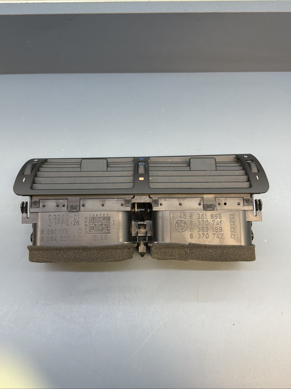 BMW 1997-2006 E46 3 SERIES BLACK CENTER INTERIOR VENT ASSEMBLY OEM 8361895