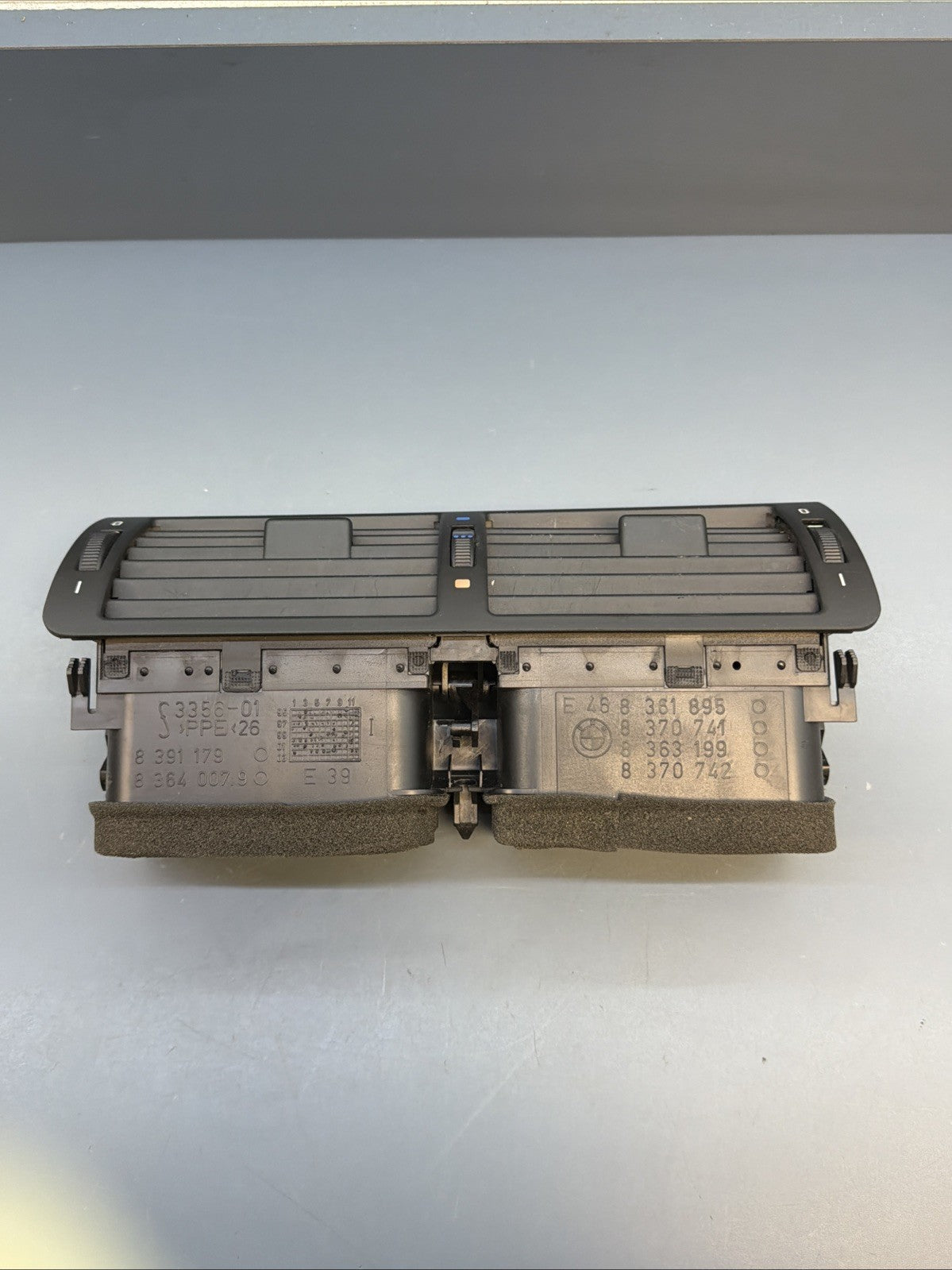 BMW 1997-2006 E46 3 SERIES BLACK CENTER INTERIOR VENT ASSEMBLY OEM 8361895
