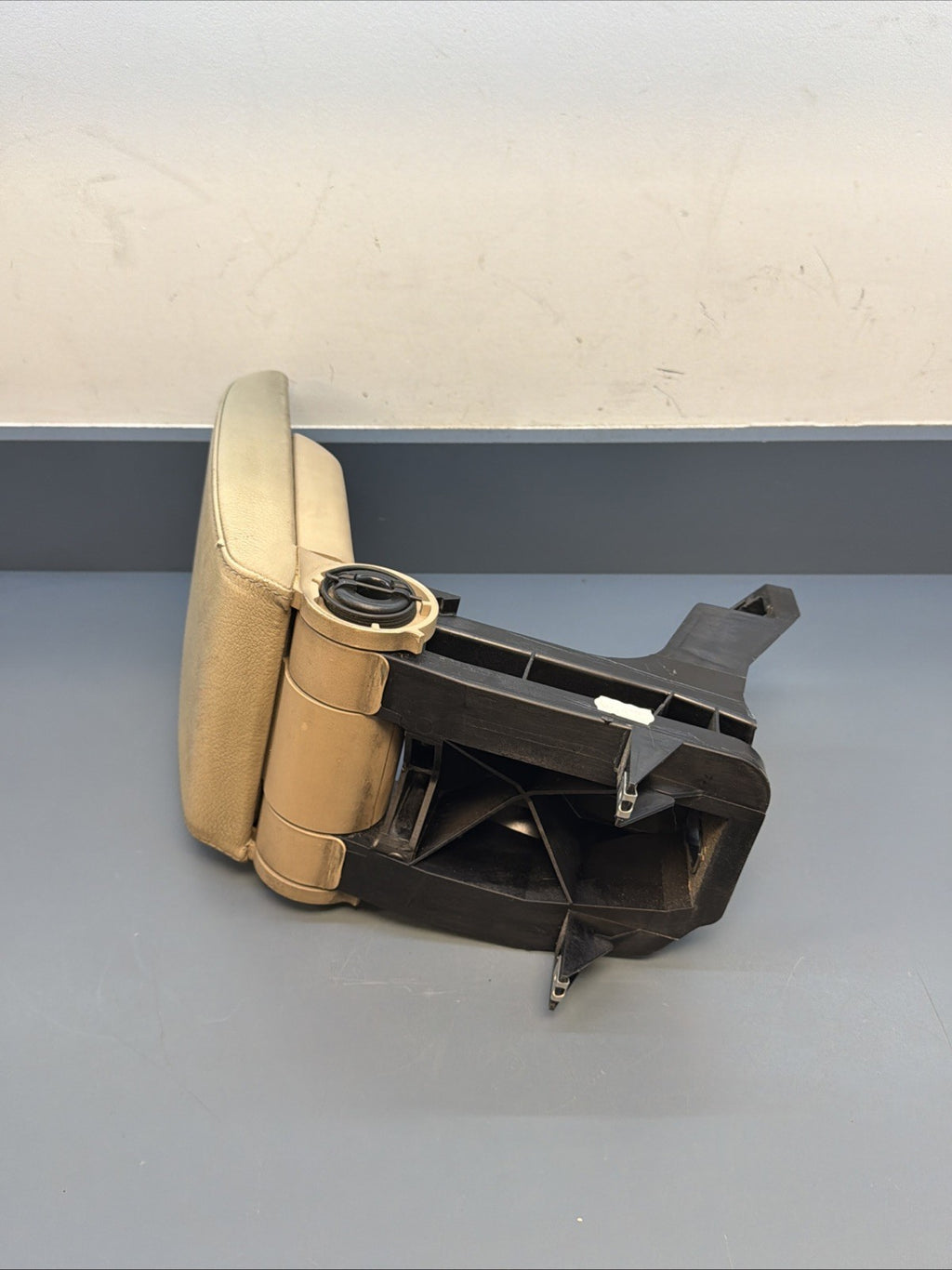 01-06 BMW E46 3 Series Center Console Armrest Storage Box Genuine BEIGE 8213678