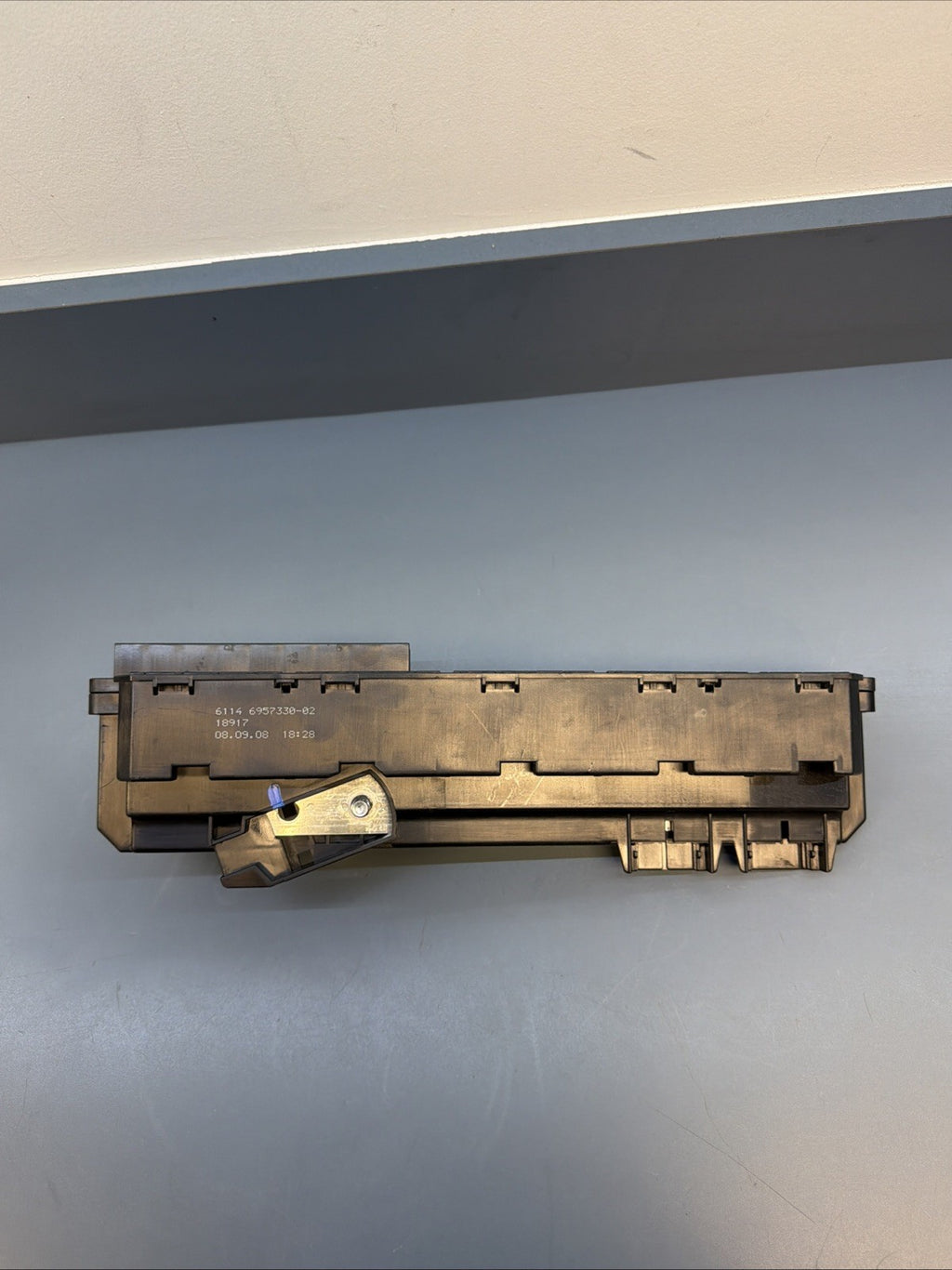 2009 BMW E60 535i PASSENGER SIDE CABIN FUSE BOX RELAY OEM USED TESTED 6957330