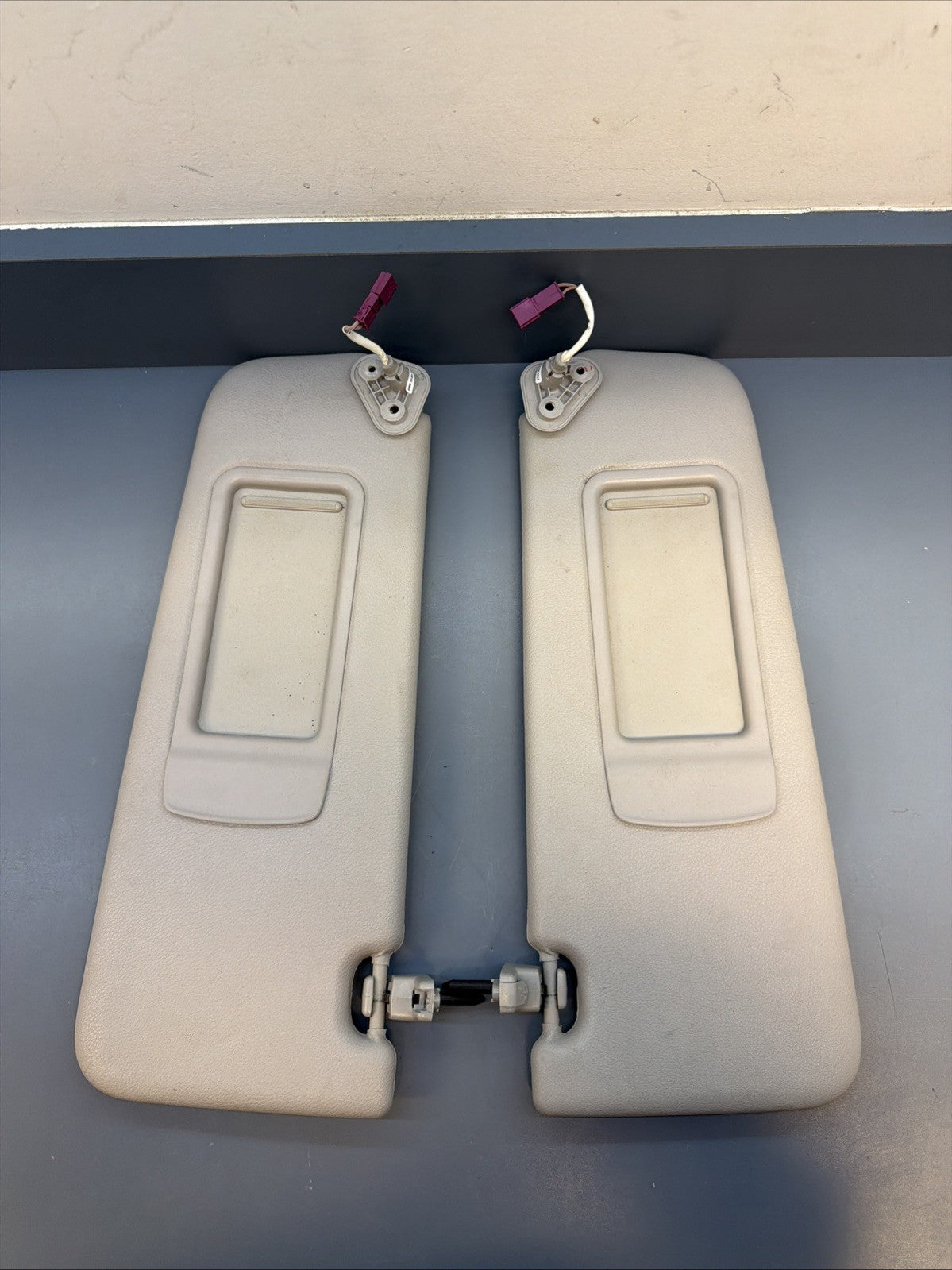BMW E90 E91 E92 E93 Sun Visor Set OEM – Driver & Passenger Gray 6957369 6957370