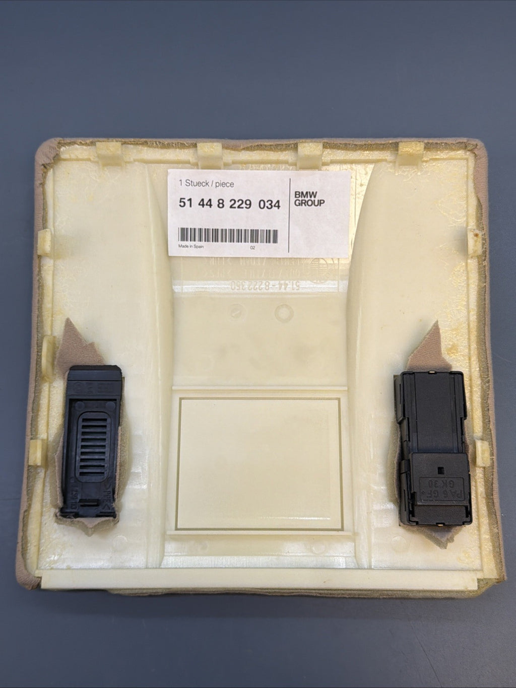 99-05 OEM BMW E46 325 Sedan Front Headliner Sunroof Switch Trim Beige 8229034