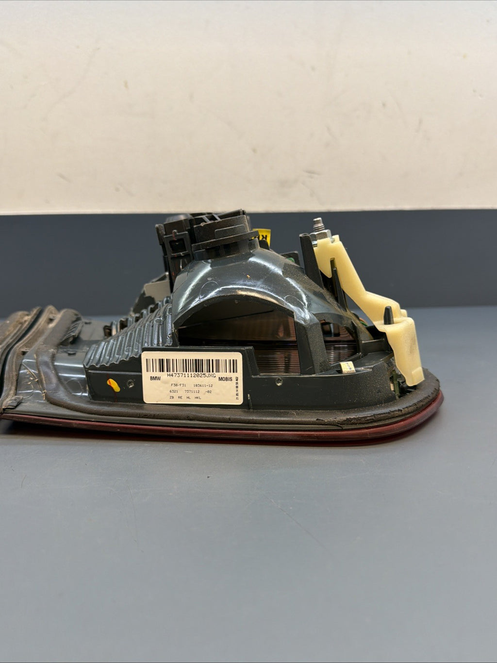 12-15 BMW 3 SERIES F30 F31 REAR Left & Right INNER TRUNK LIGHT 7371112 7371111