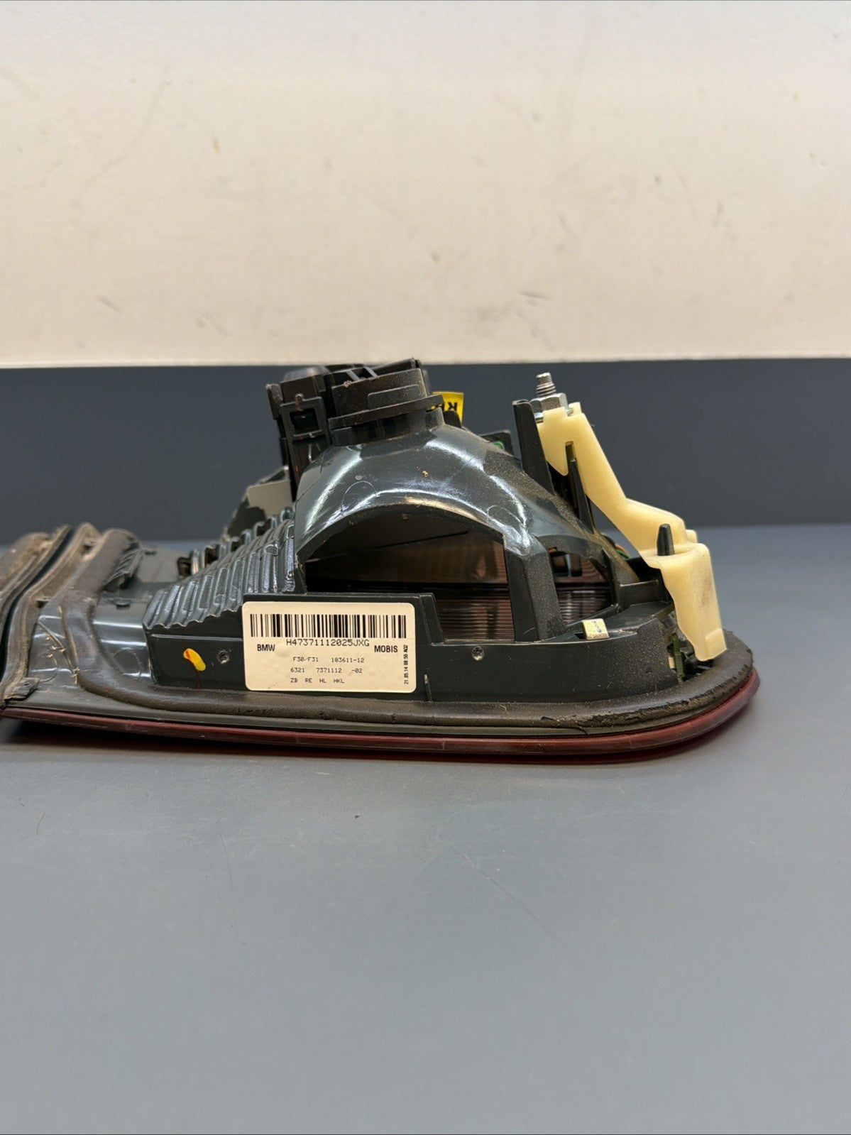 12-15 BMW 3 SERIES F30 F31 REAR Left & Right INNER TRUNK LIGHT 7371112 7371111