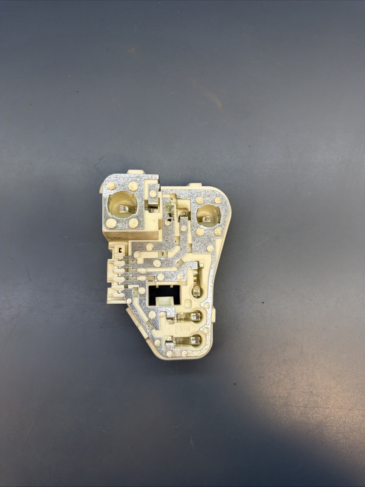 2009-11 BMW E90 328i Rear Left Side Taillight Light Bulb Socket Panel 7211213