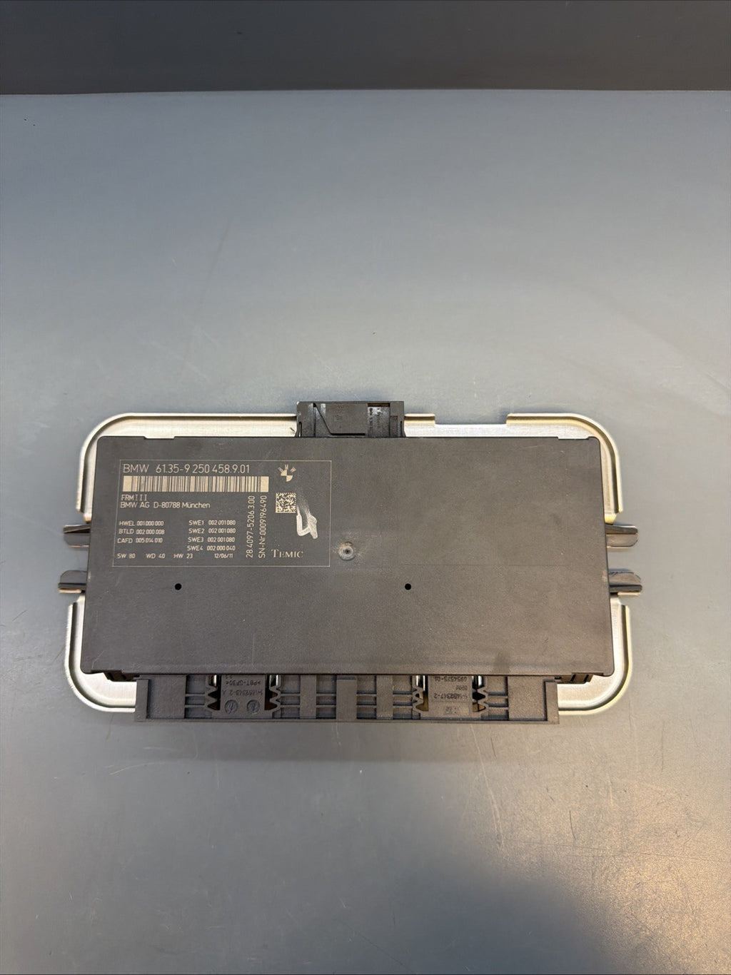 BMW F25 X3 FRMIII FRM 3 FOOTWELL LIGHT BODY CONTROL MODULE FRM3 9250458