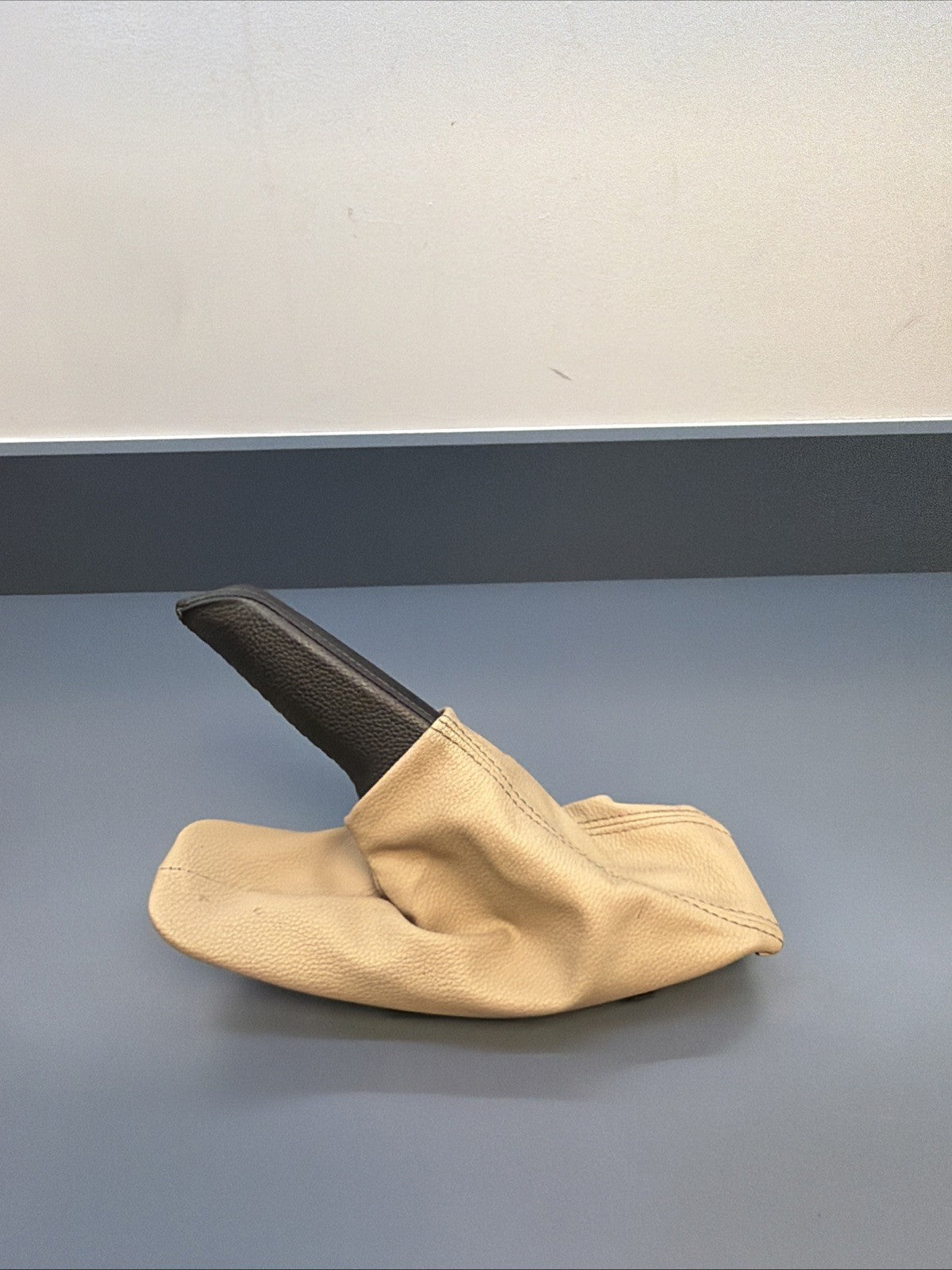 06-13 BMW E90 E91 E92 E93 325i Parking Hand Brake Handle Boot Cover 7137537 OEM