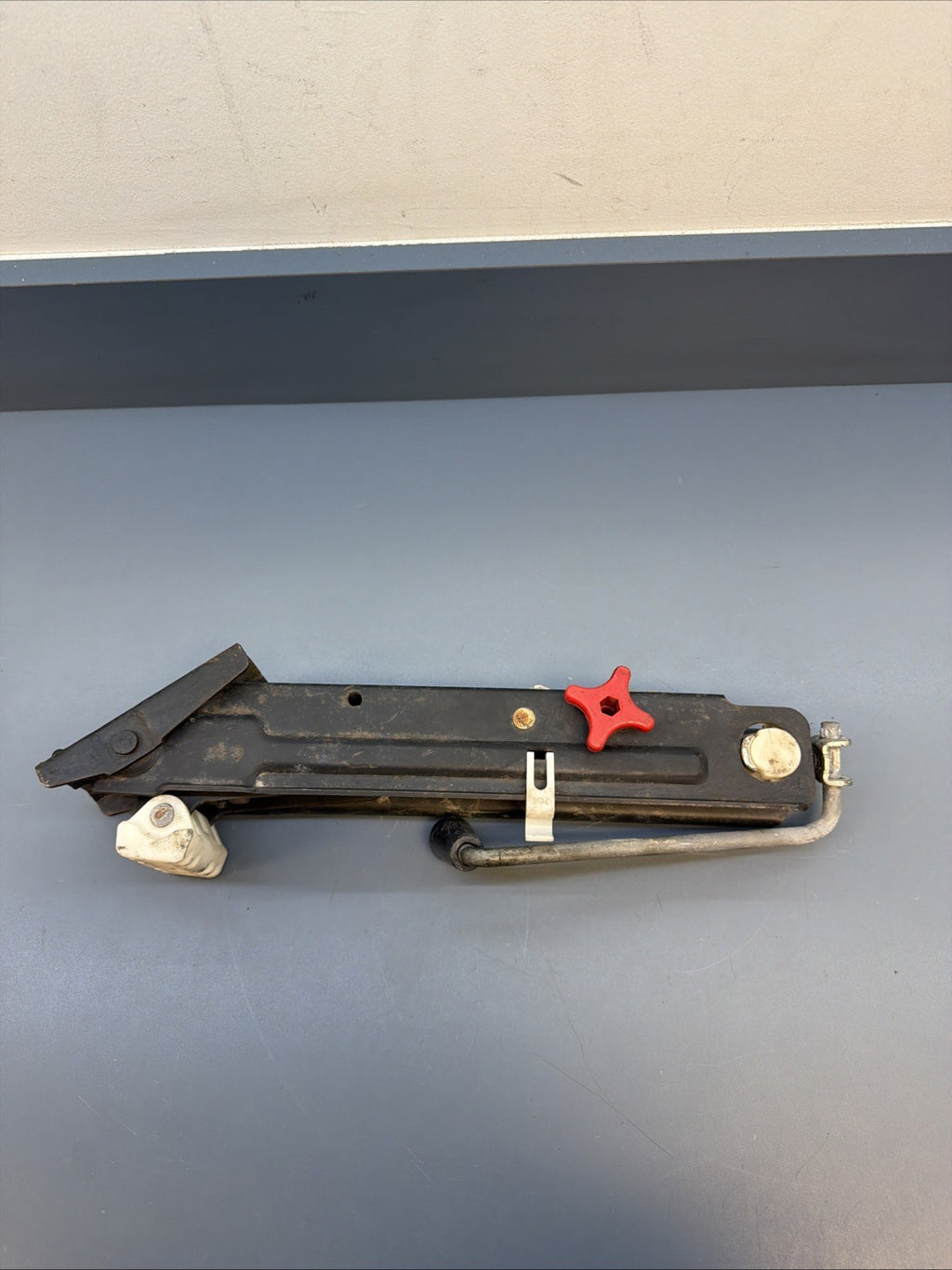 BMW E46 Trunk Jack Lifting Tool 6757131 OEM 99-06 323 325 328 330 M3