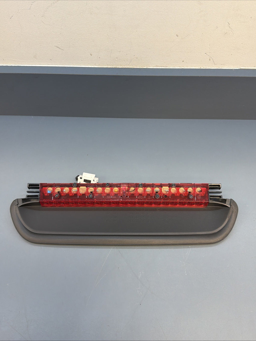 2006-2011 BMW E90 SEDAN 328I 330I 335I M3 THIRD BRAKE STOP LIGHT LAMP 7146059