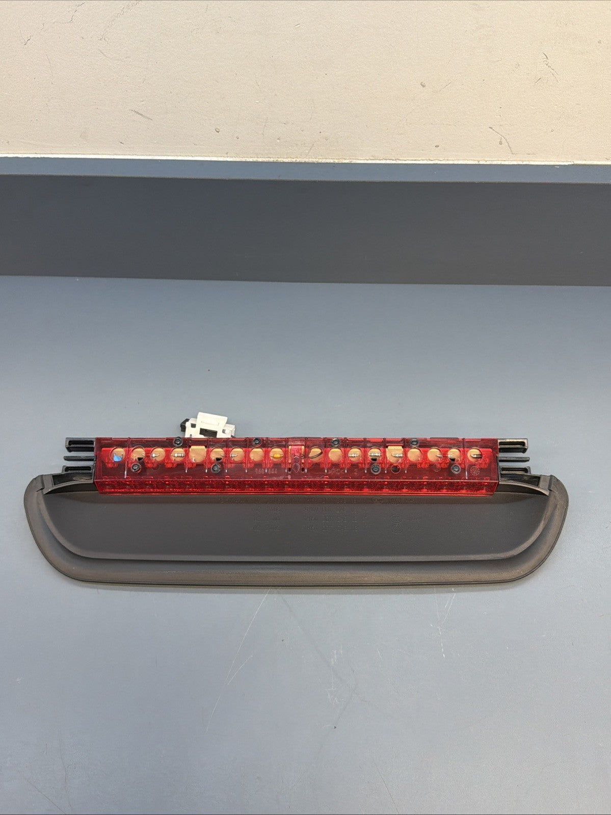 2006-2011 BMW E90 SEDAN 328I 330I 335I M3 THIRD BRAKE STOP LIGHT LAMP 7146059