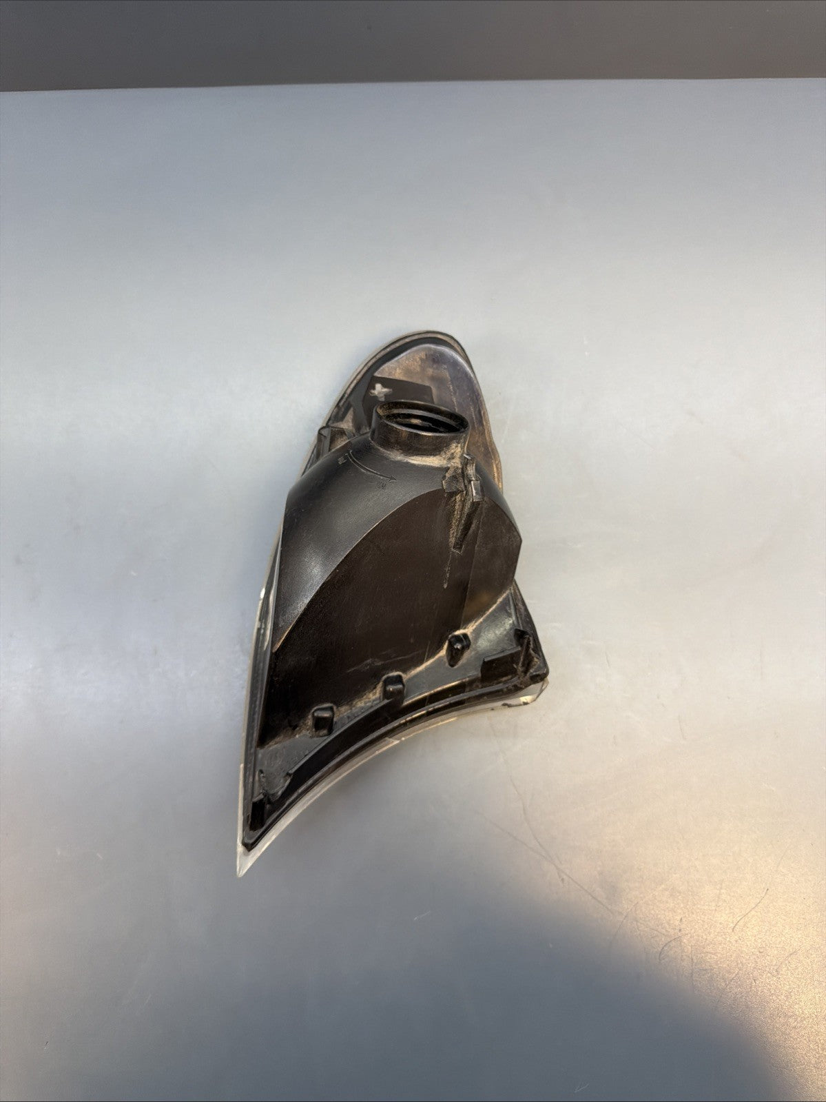 2001-2005 BMW 3 SERIES E46 HEADLIGHT LEFT TURN INDICATOR 388709 6915381 CRACKED