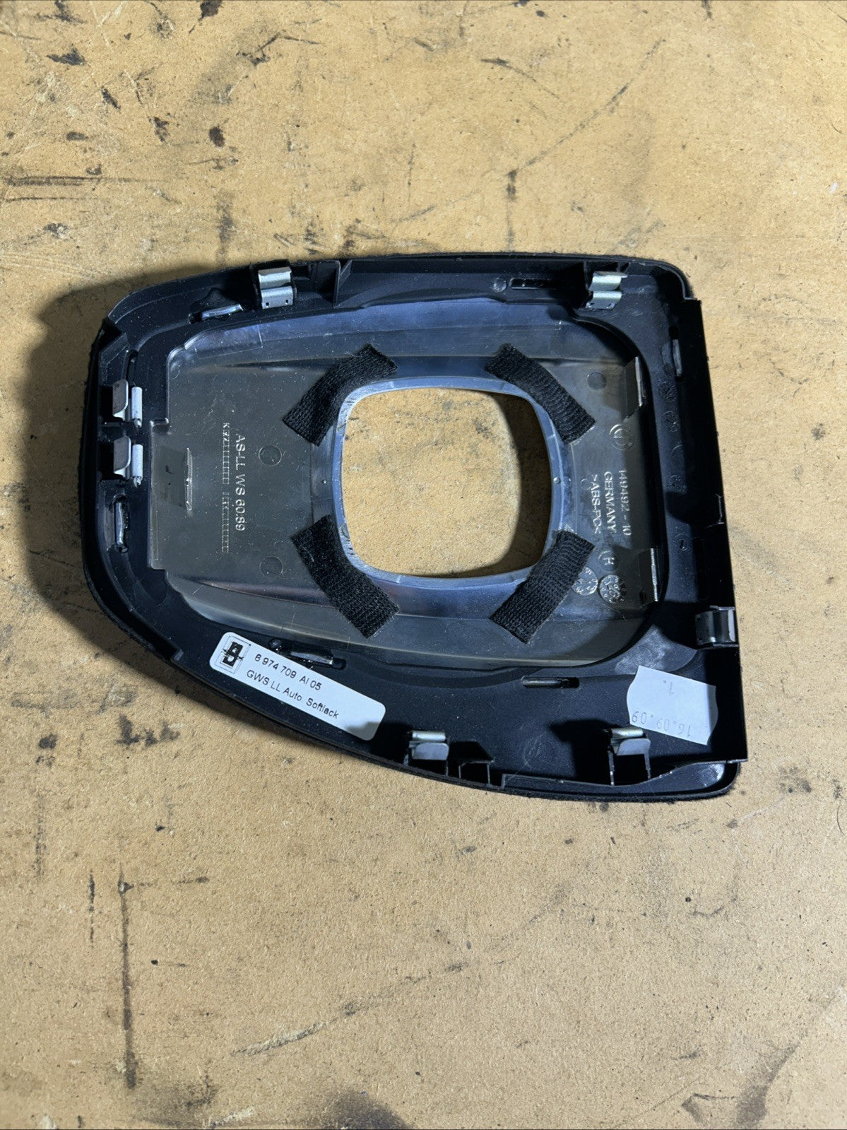 2008 2009 2010 BMW E60 E61 gear selecting shifter cover panel 528i 535i 6974709