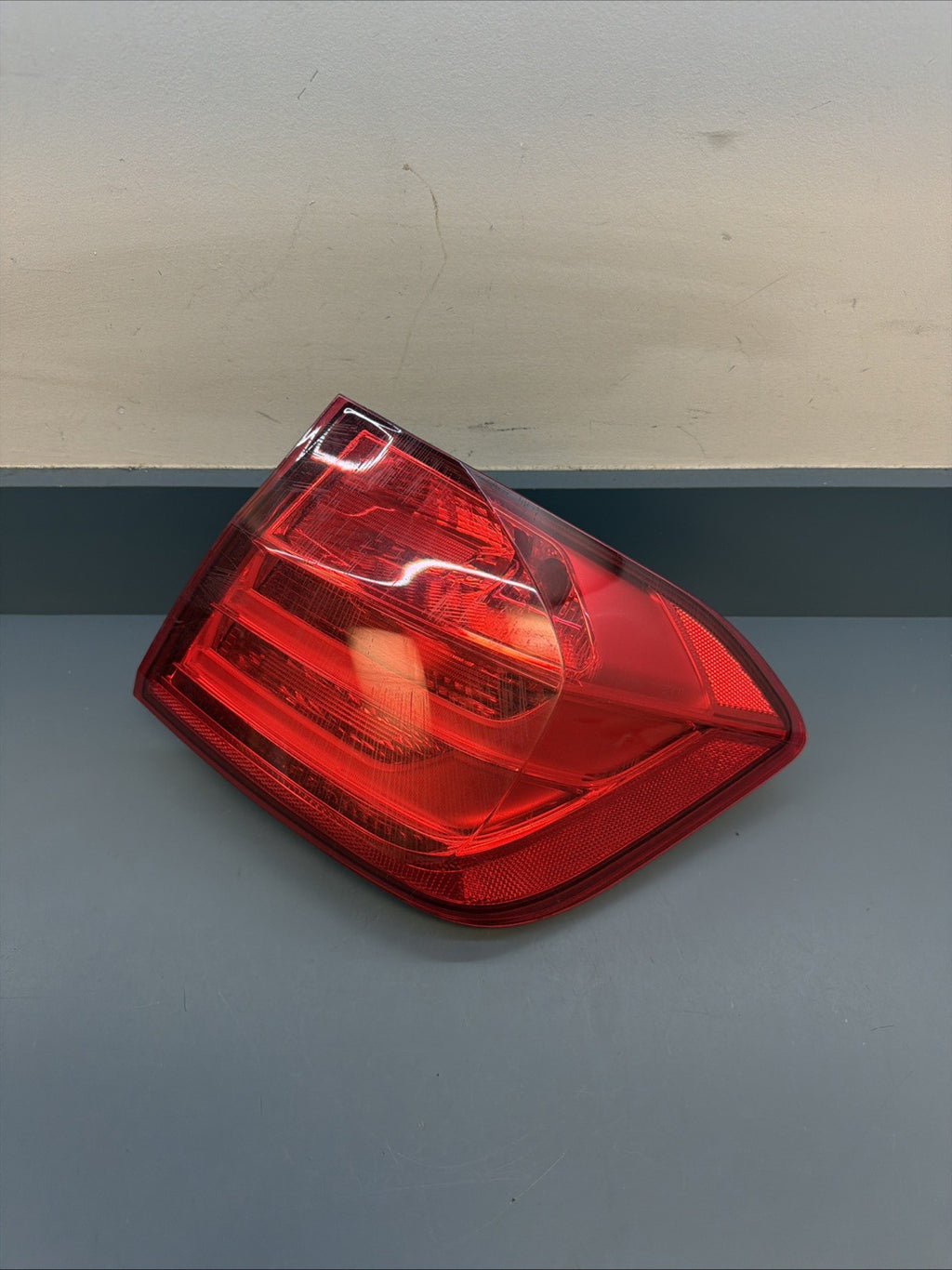 12-16 BMW F30 REAR RIGHT SIDE TRUNK OUTER STOP TAILLIGHT TAILLAMP OEM 7259896
