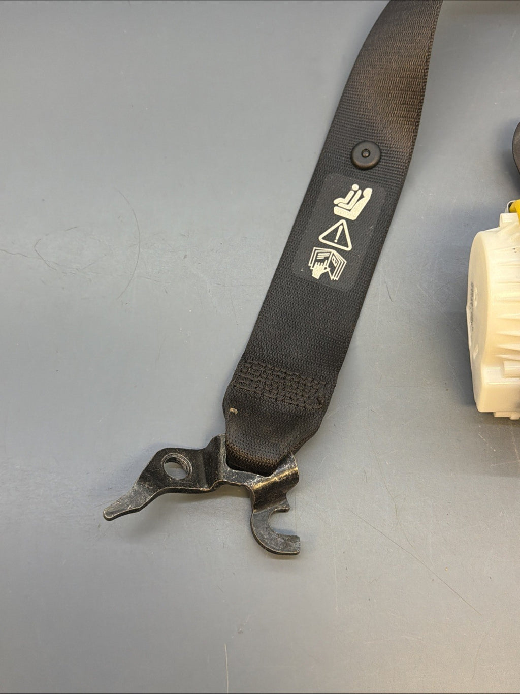 06-13 BMW E90 E92 Front Right Passenger Side Seat Belt Retractor 34072775 BLACK
