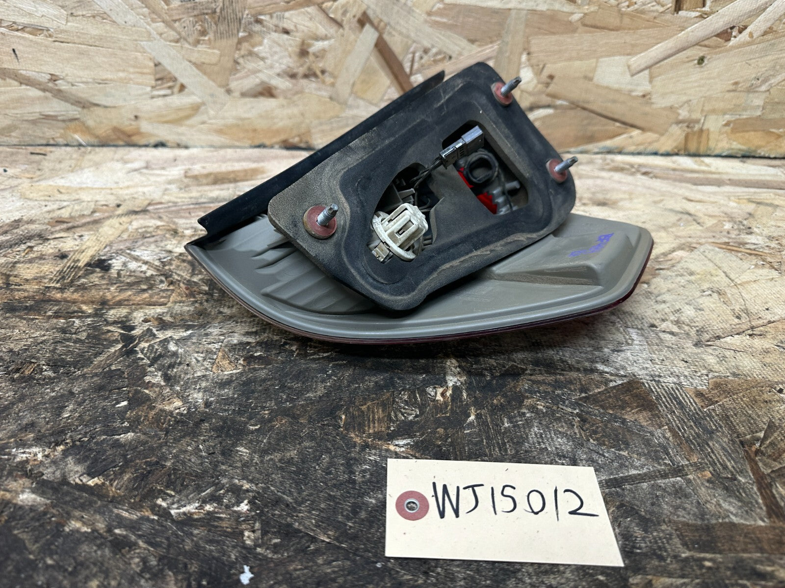 BMW 2006-2010 E83 LCI X3 REAR RIGHT OUTER TAIL LIGHT OEM 7162212