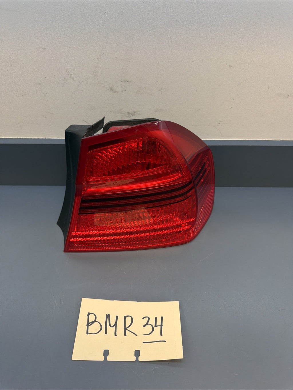 2006-2008 BMW E90 OUTTER PASSANGER PRE LCI TAIL LIGHT 7161956