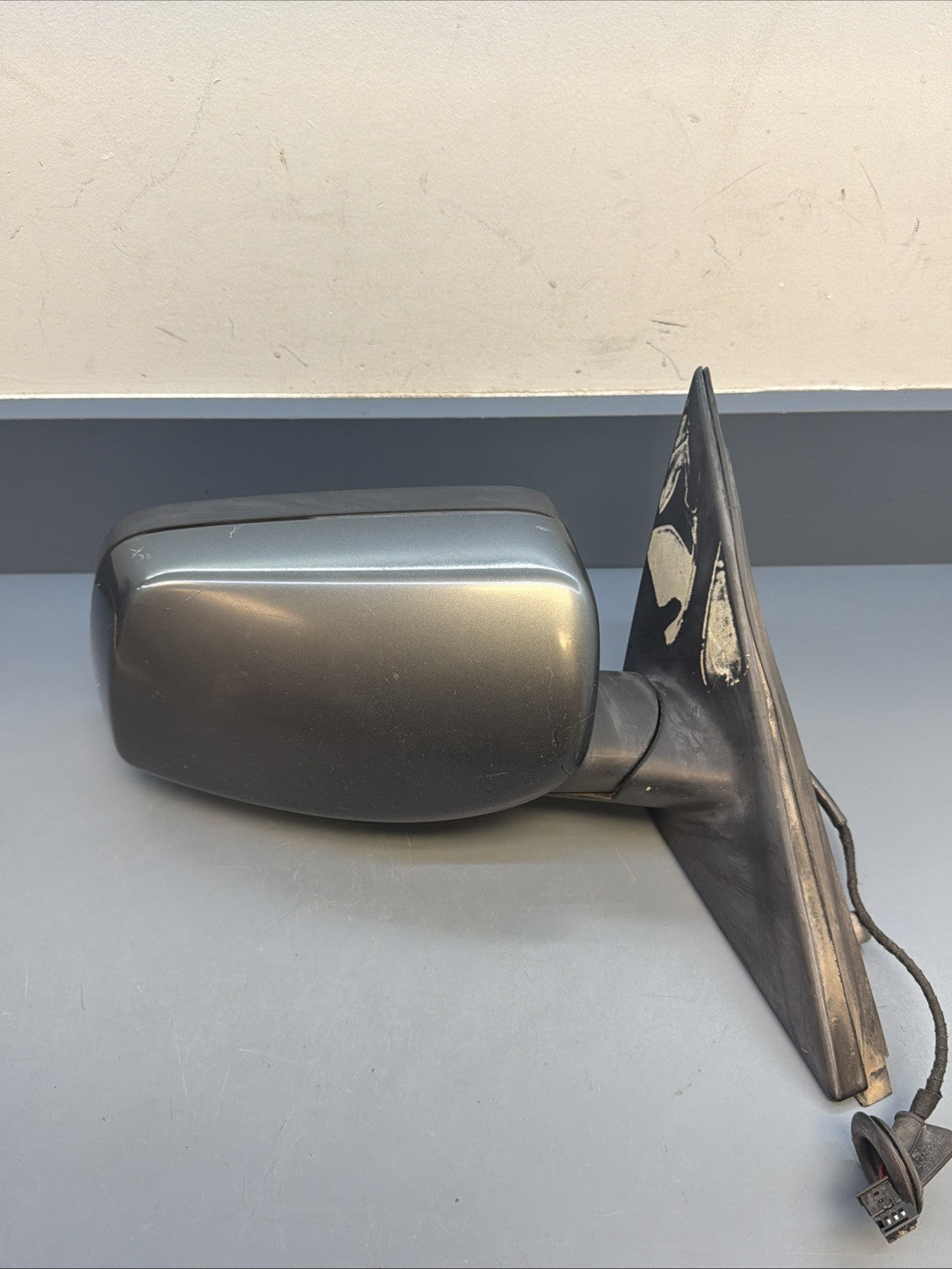2006-2010 BMW 528i Front Right Side Door Side View Mirror Assembly 7043437 OEM